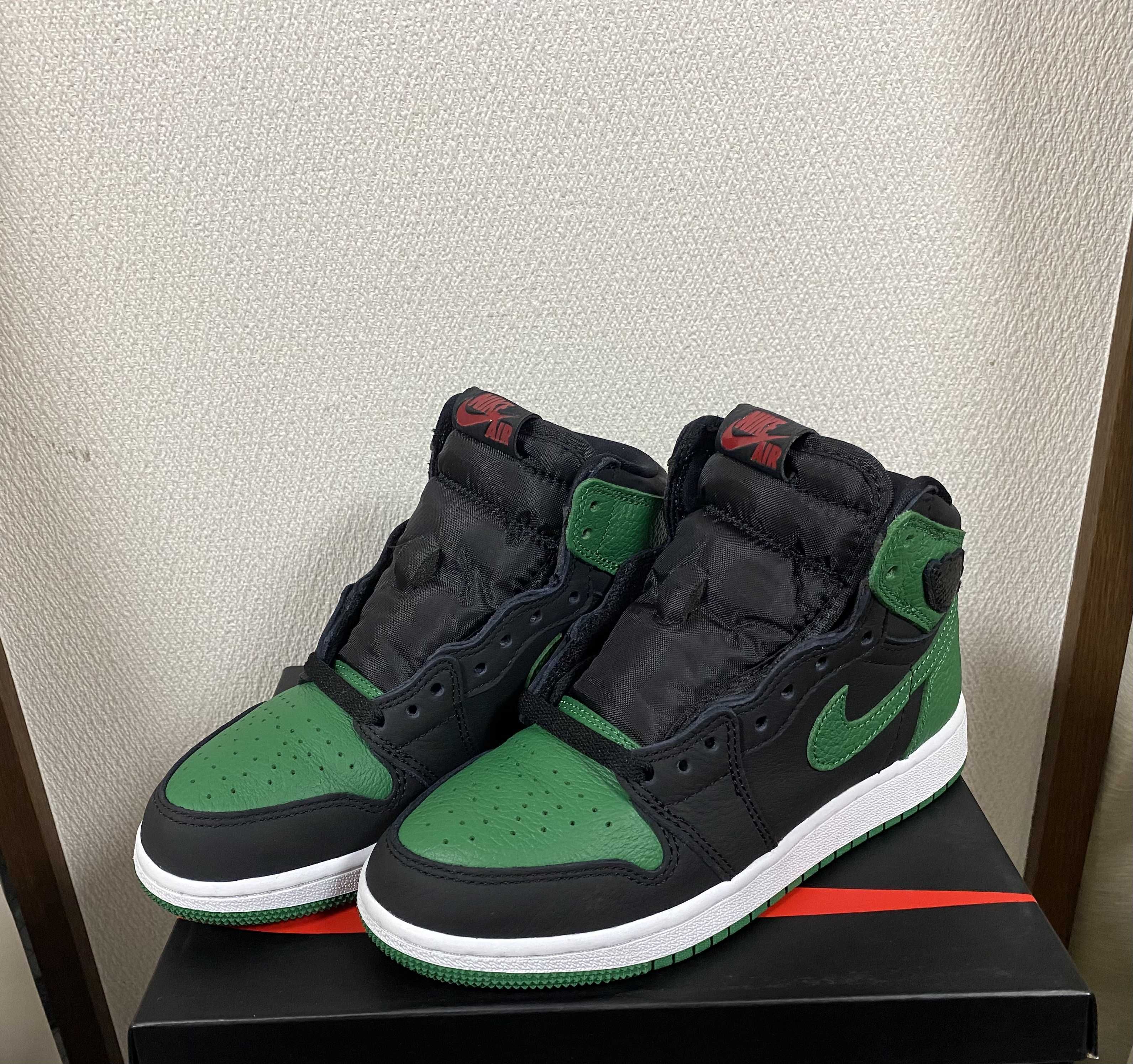 NIKE AIR JORDAN 1 RETRO HIGH OG GS "BLACK/PINE GREEN"