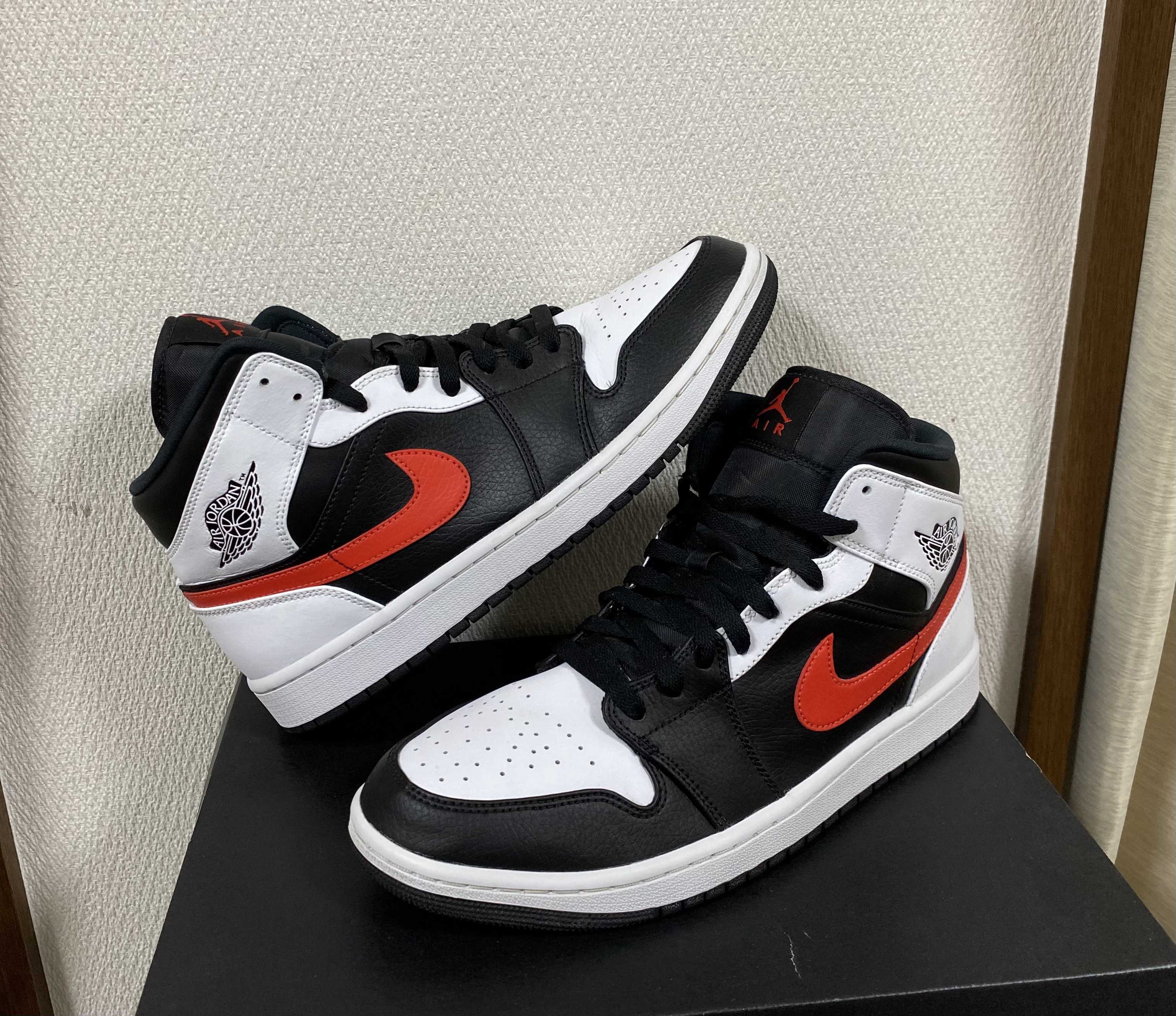 NIKE AIR JORDAN 1 MID "BLACK/CHILE RED/WHITE"