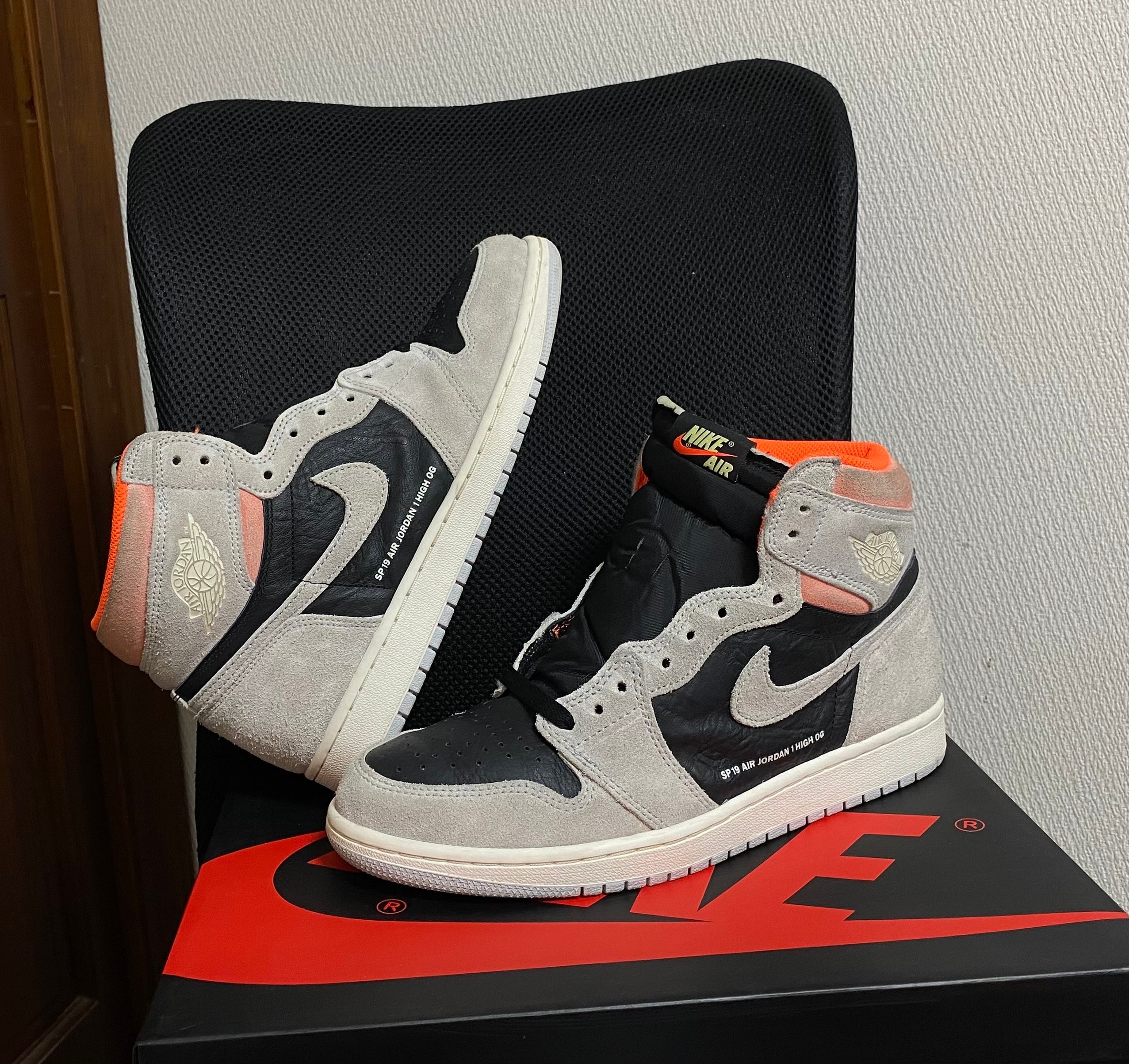 Nike Air Jordan 1 RETRO High OG "Hyper Crimson"