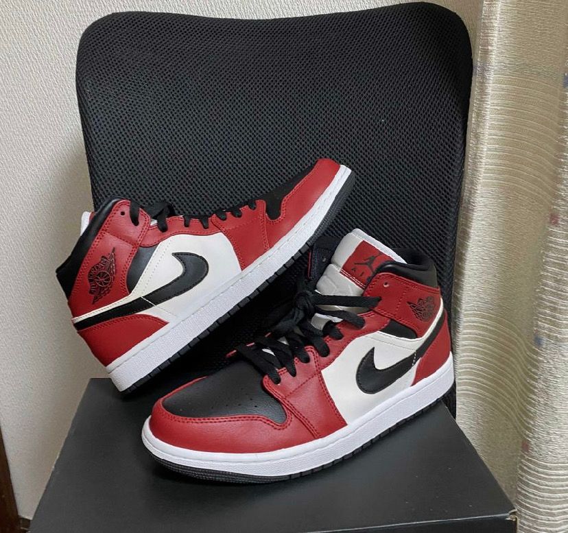 Nike Air Jordan 1 Mid "Chicago Black Toe"