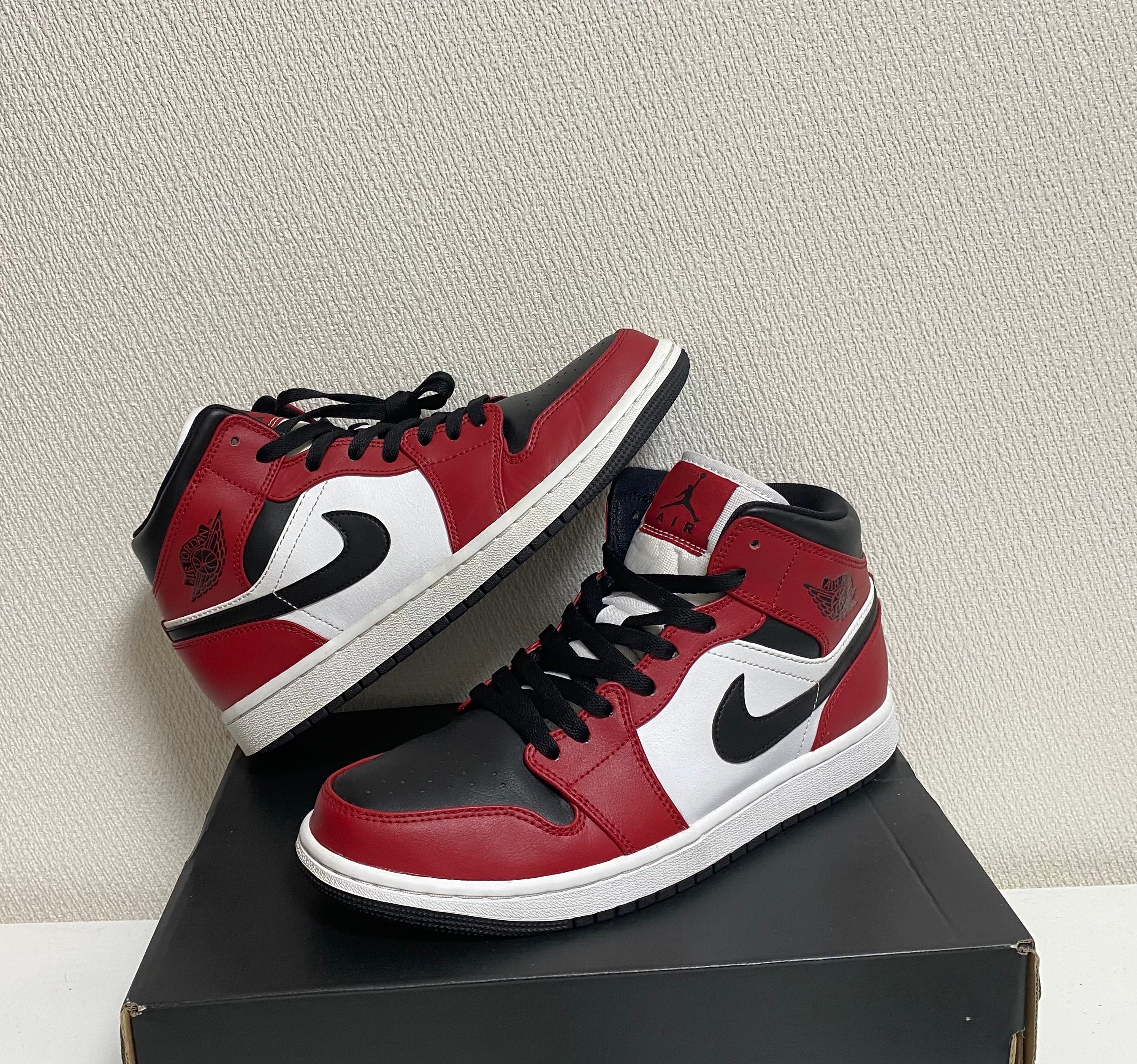 Nike Air Jordan 1 Mid "Chicago Black Toe"