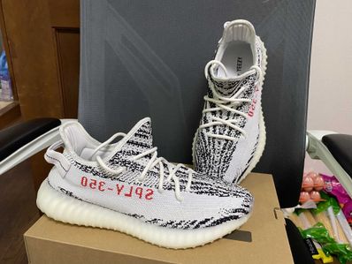adidas YEEZY Boost 350 V2 "Zebra"