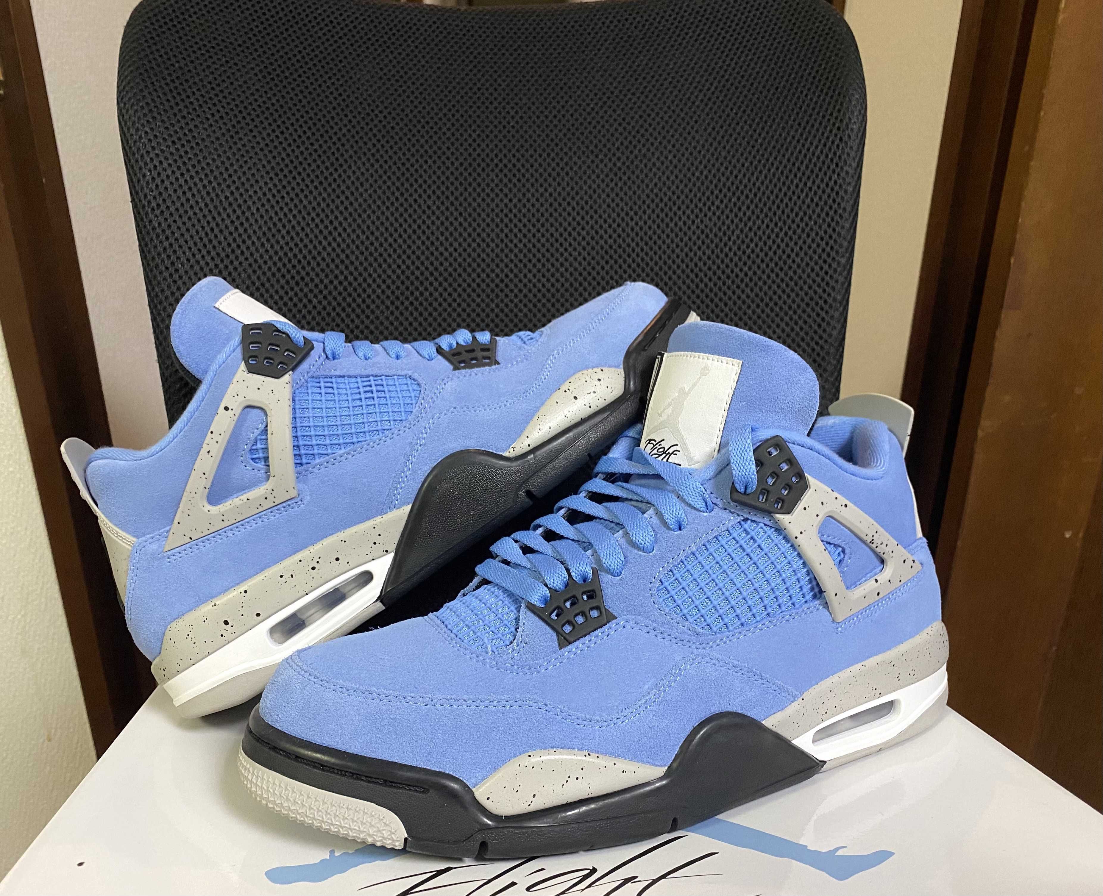 Nike Air Jordan 4 "University Blue"