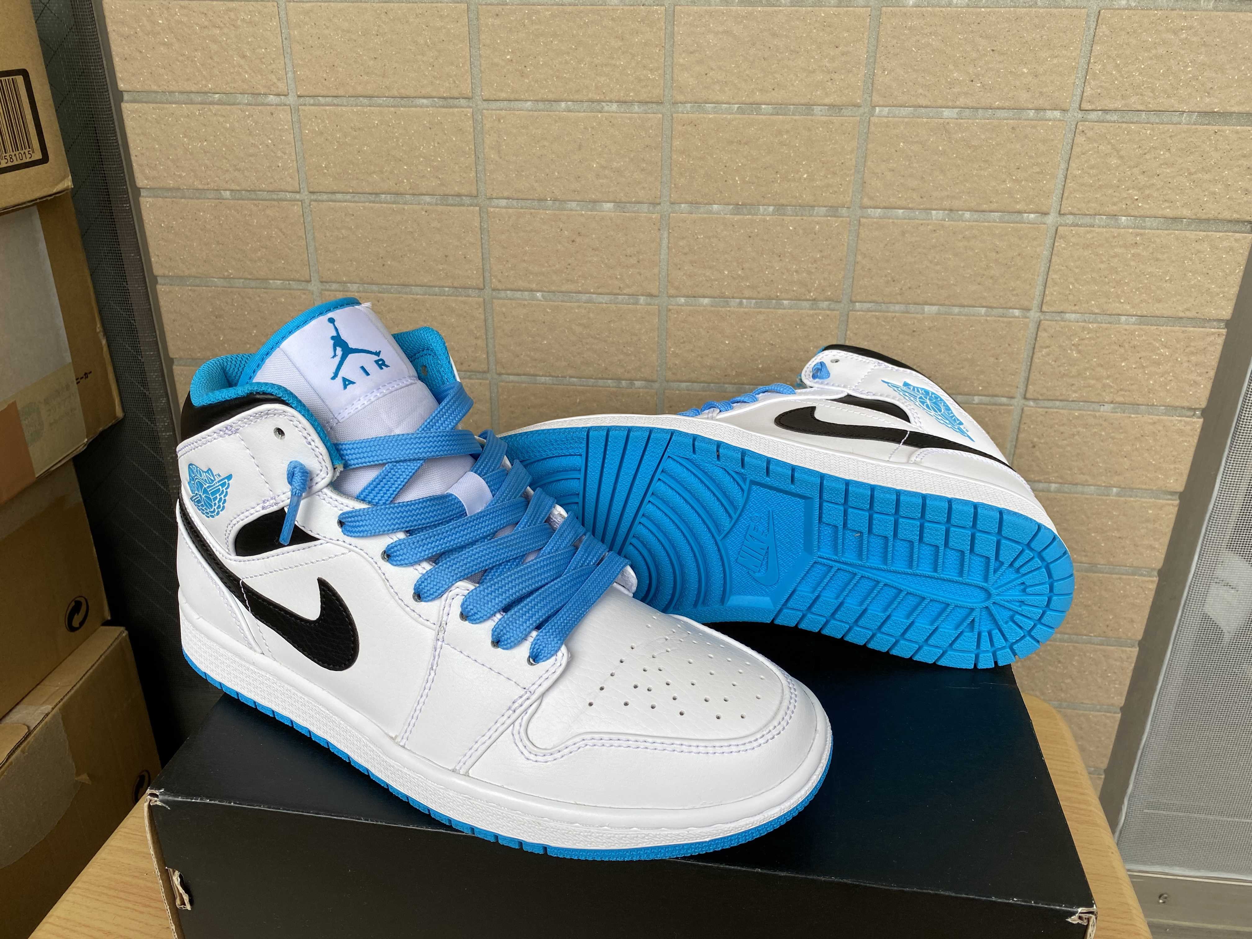 Nike Air Jordan 1 Mid "White/Laser blue"