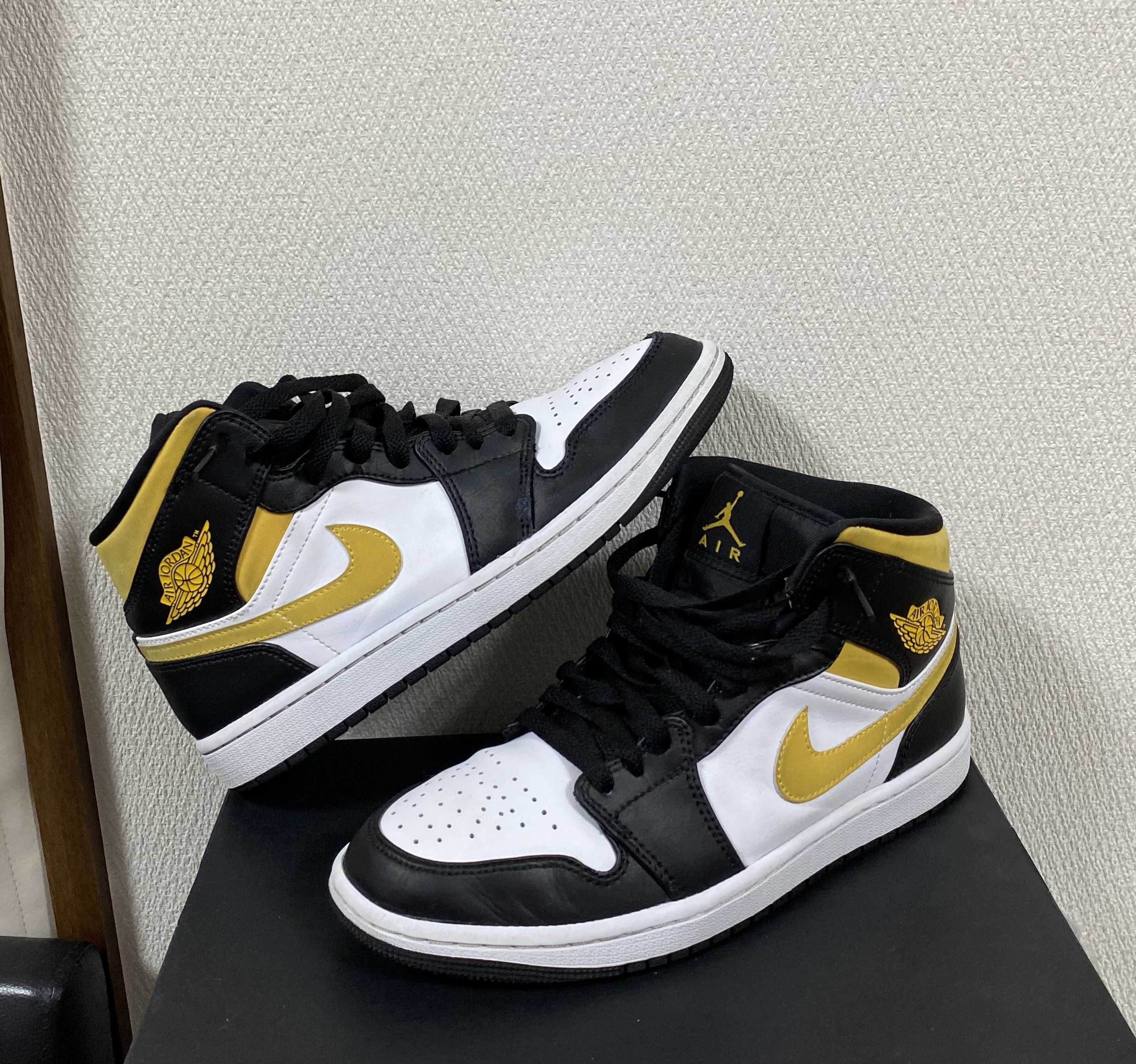 Nike Air Jordan 1 Mid "White/Pollen-Black"