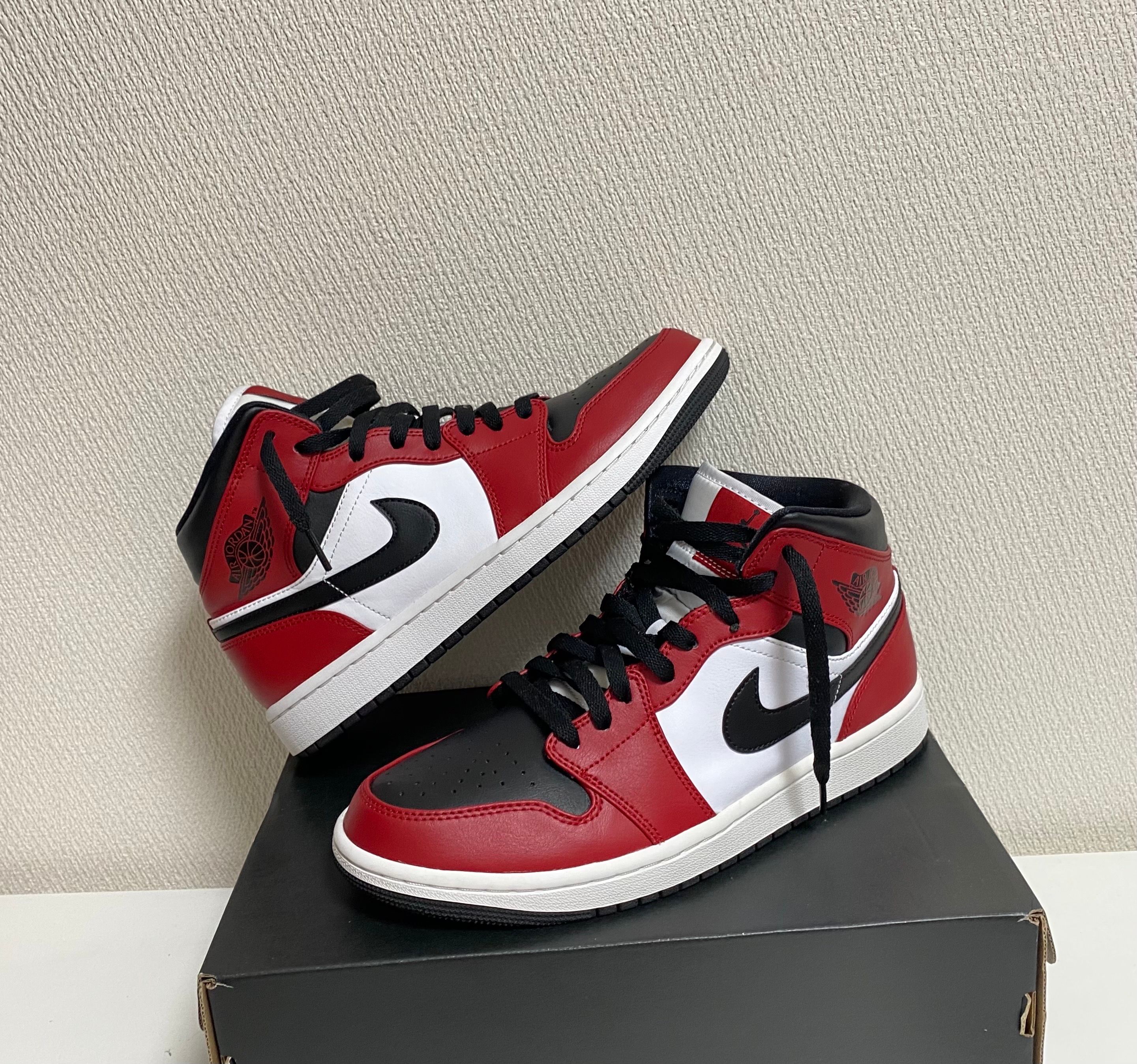 Nike Air Jordan 1 Mid "Chicago Black Toe"