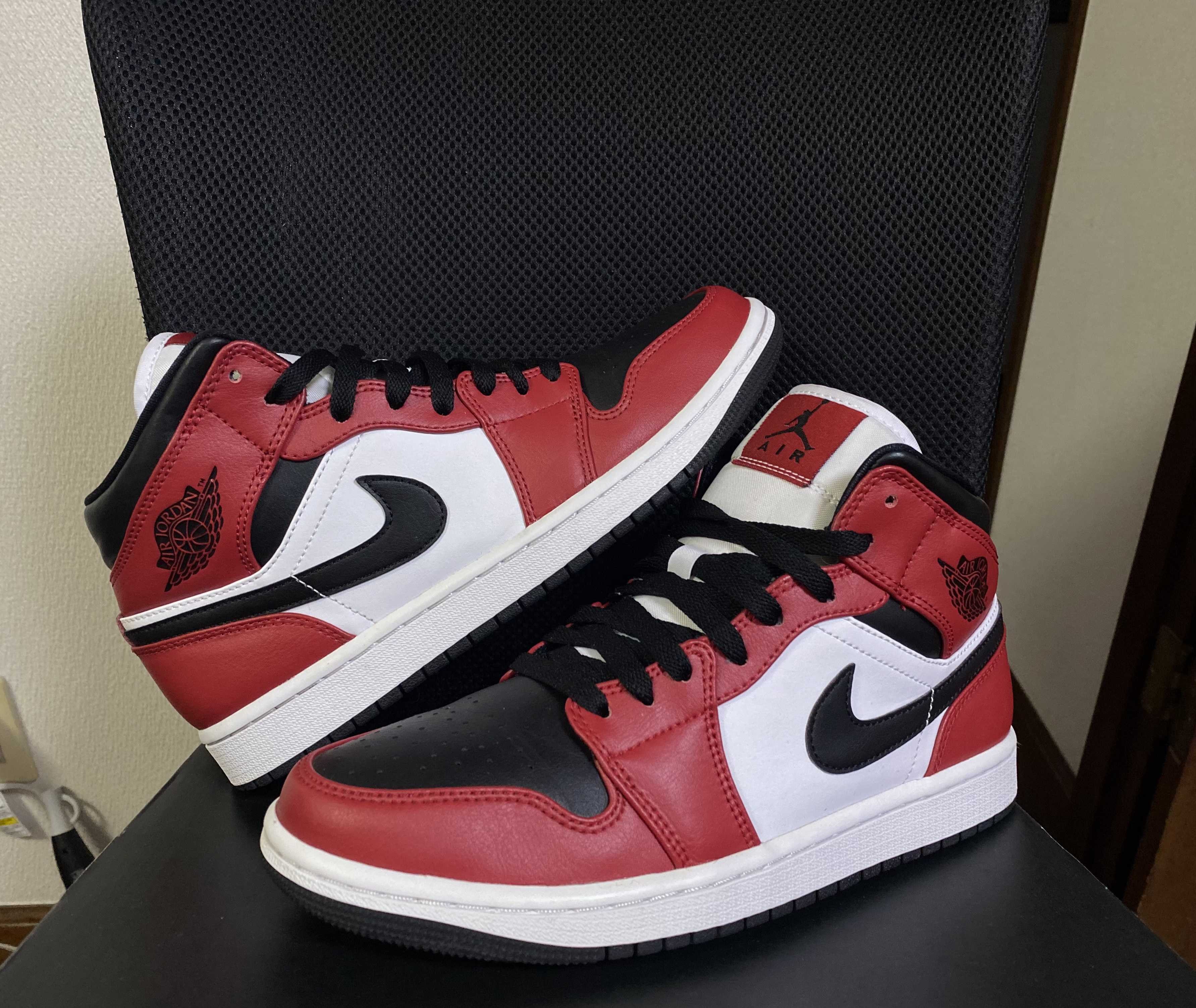 Nike Air Jordan 1 Mid "Chicago Black Toe"