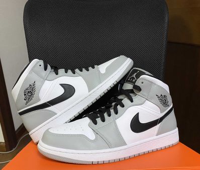 Nike Air Jordan 1 Mid "Light Smoke Grey/White/Black"