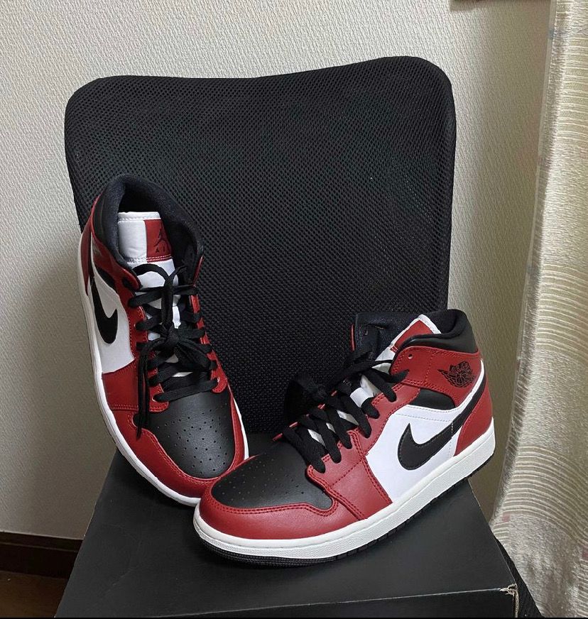 Nike Air Jordan 1 Mid "Chicago Black Toe"