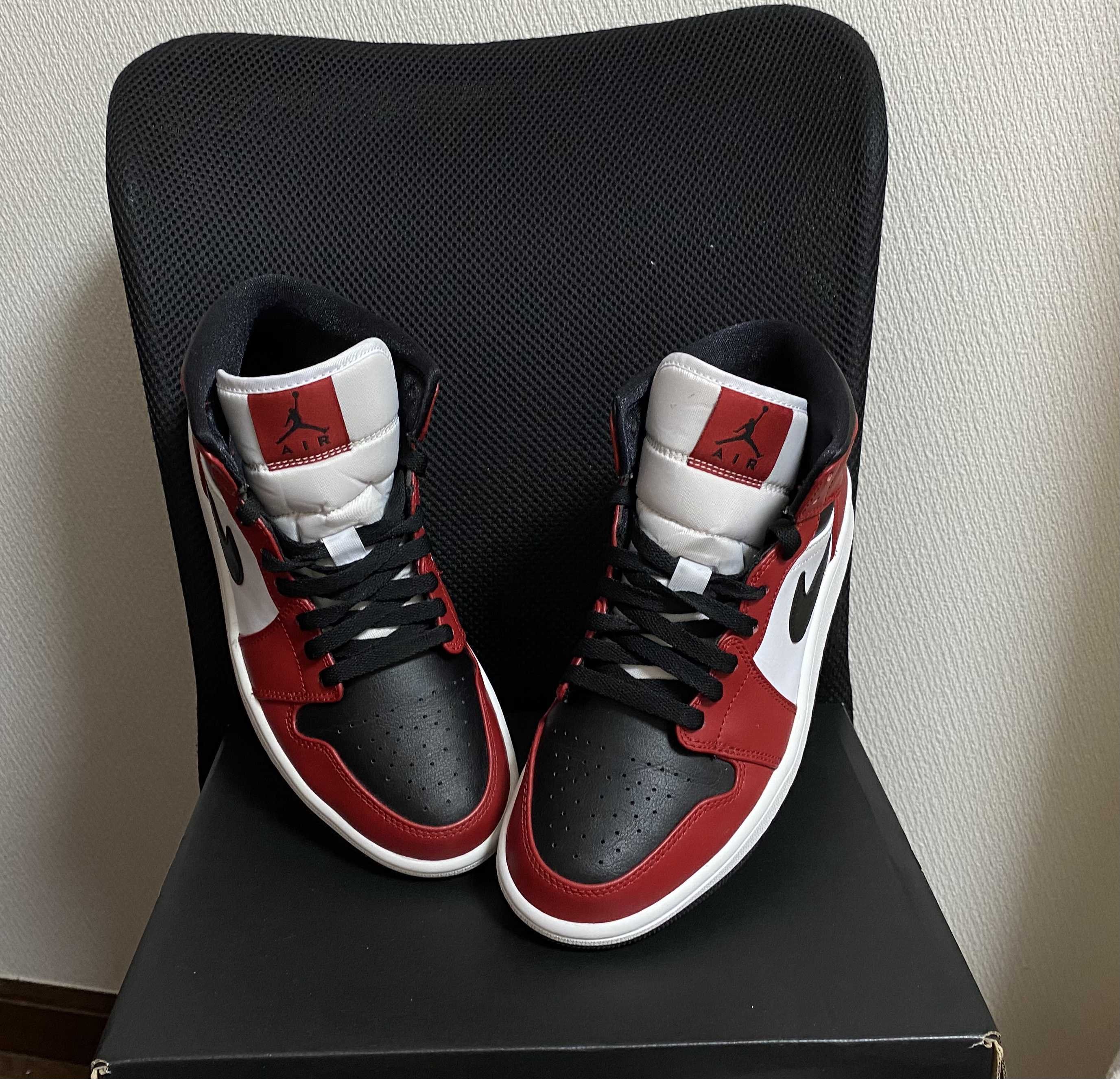 Nike Air Jordan 1 Mid "Chicago Black Toe"