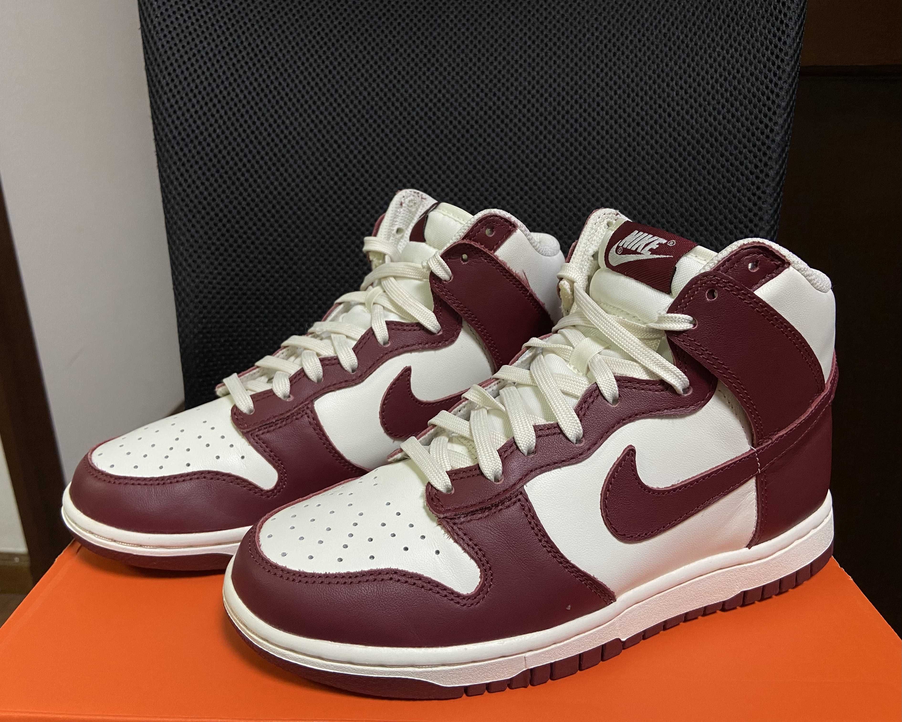 NIKE Women's DUNK HIGH "TEAM RED"