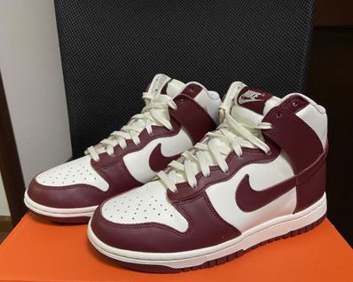 NIKE Women's DUNK HIGH "TEAM RED"