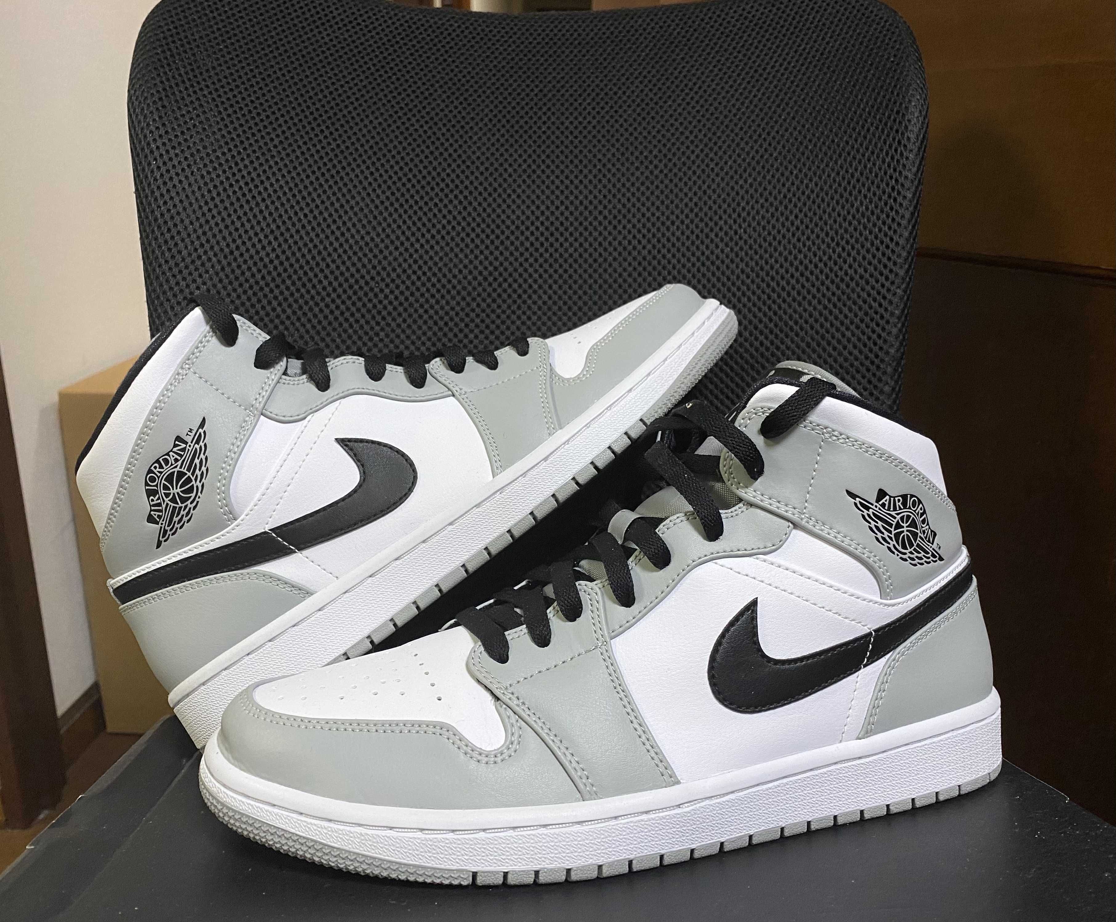 Nike Air Jordan 1 Mid "Light Smoke Grey/White/Black"