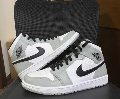 Nike Air Jordan 1 Mid "Light Smoke Grey/White/Black"
