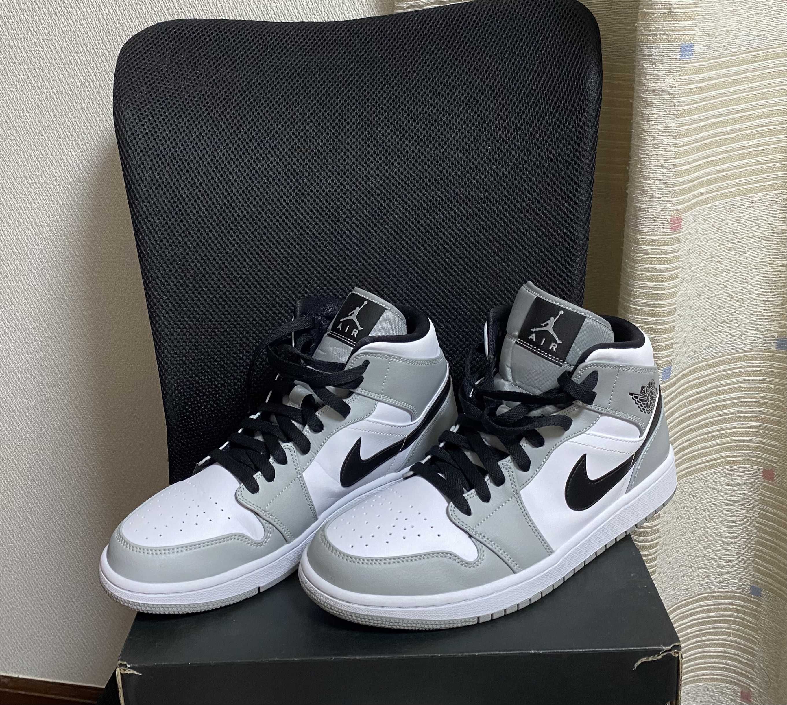 Nike Air Jordan 1 Mid "Light Smoke Grey/White/Black"
