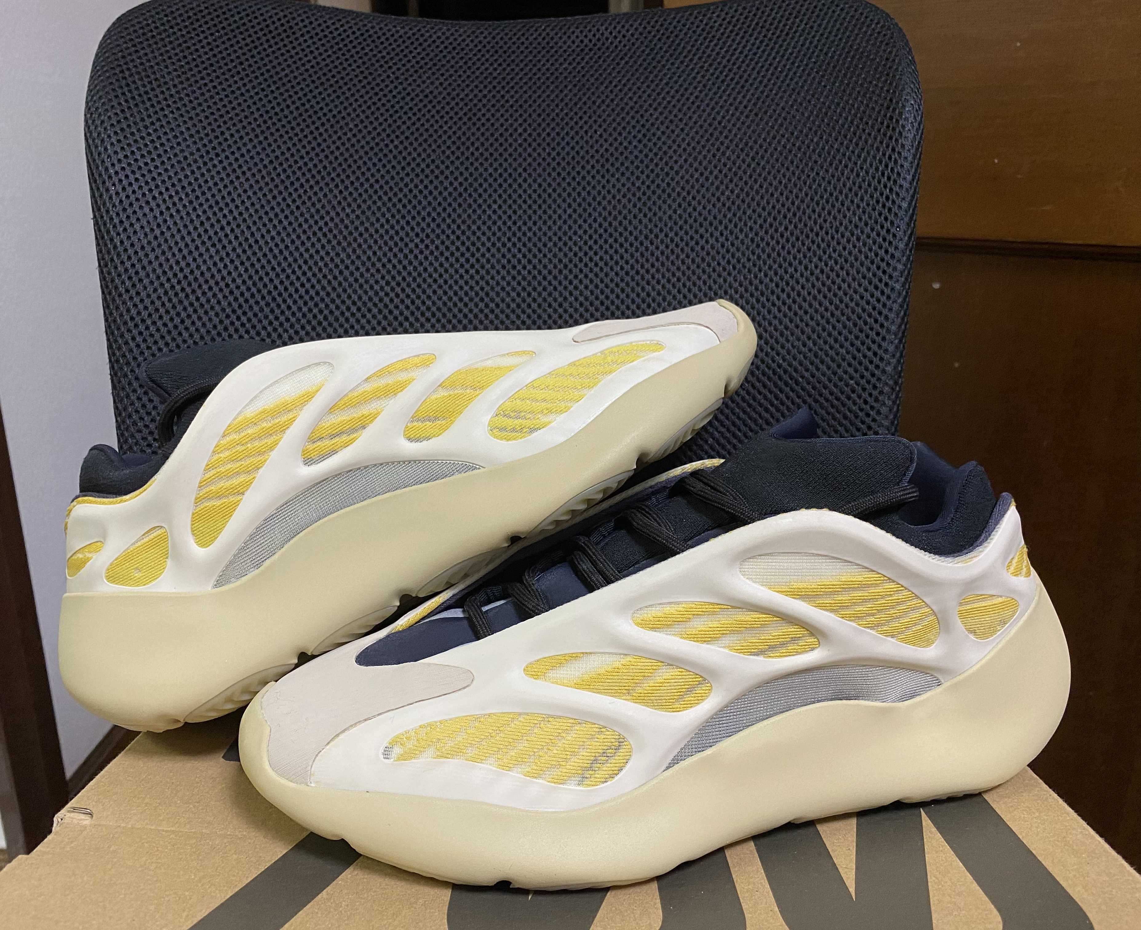 adidas YEEZY 700 V3 "Safflower"