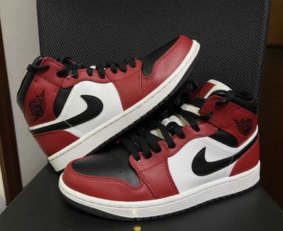 Nike Air Jordan 1 Mid "Chicago Black Toe"
