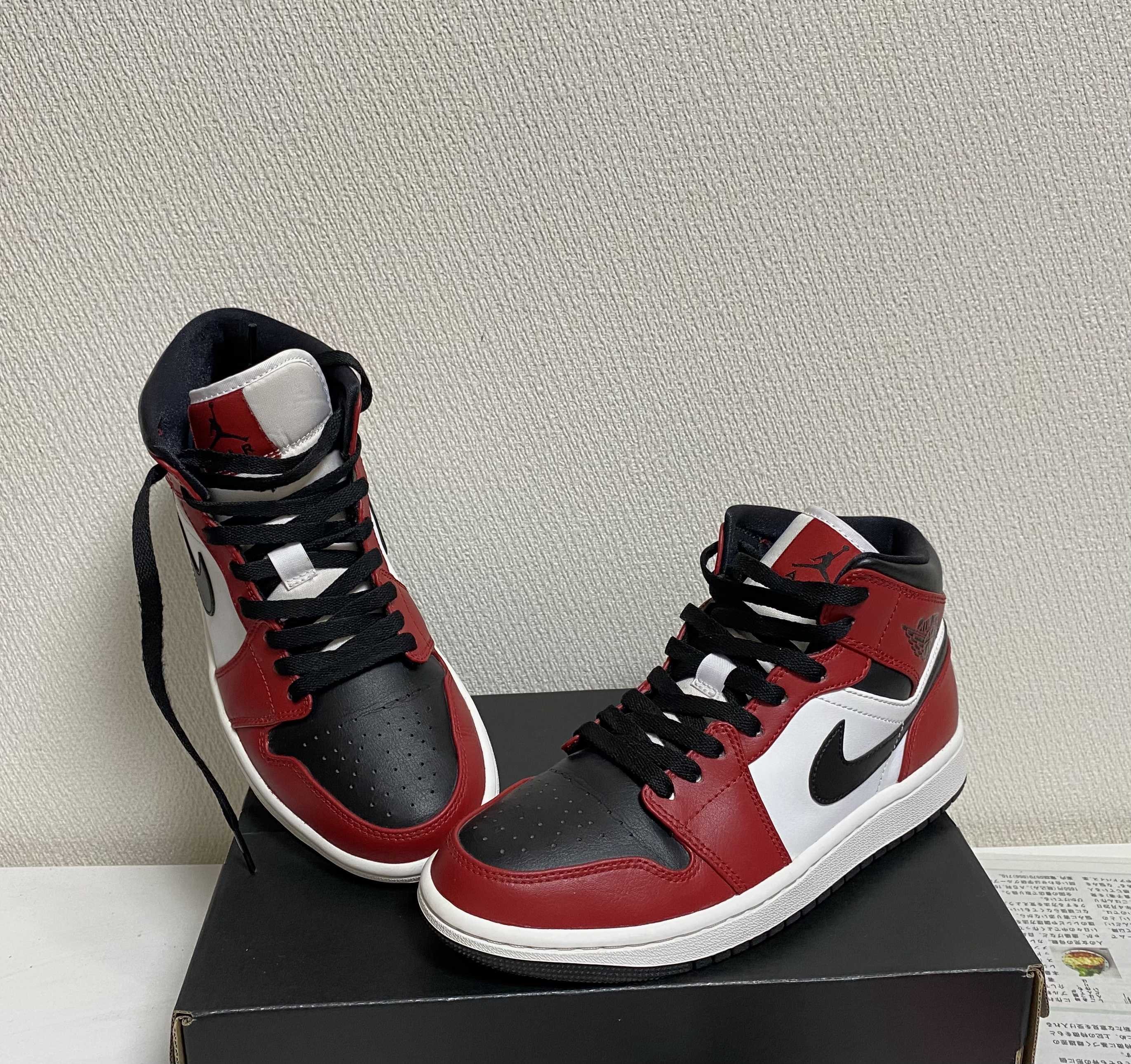 Nike Air Jordan 1 Mid "Chicago Black Toe"