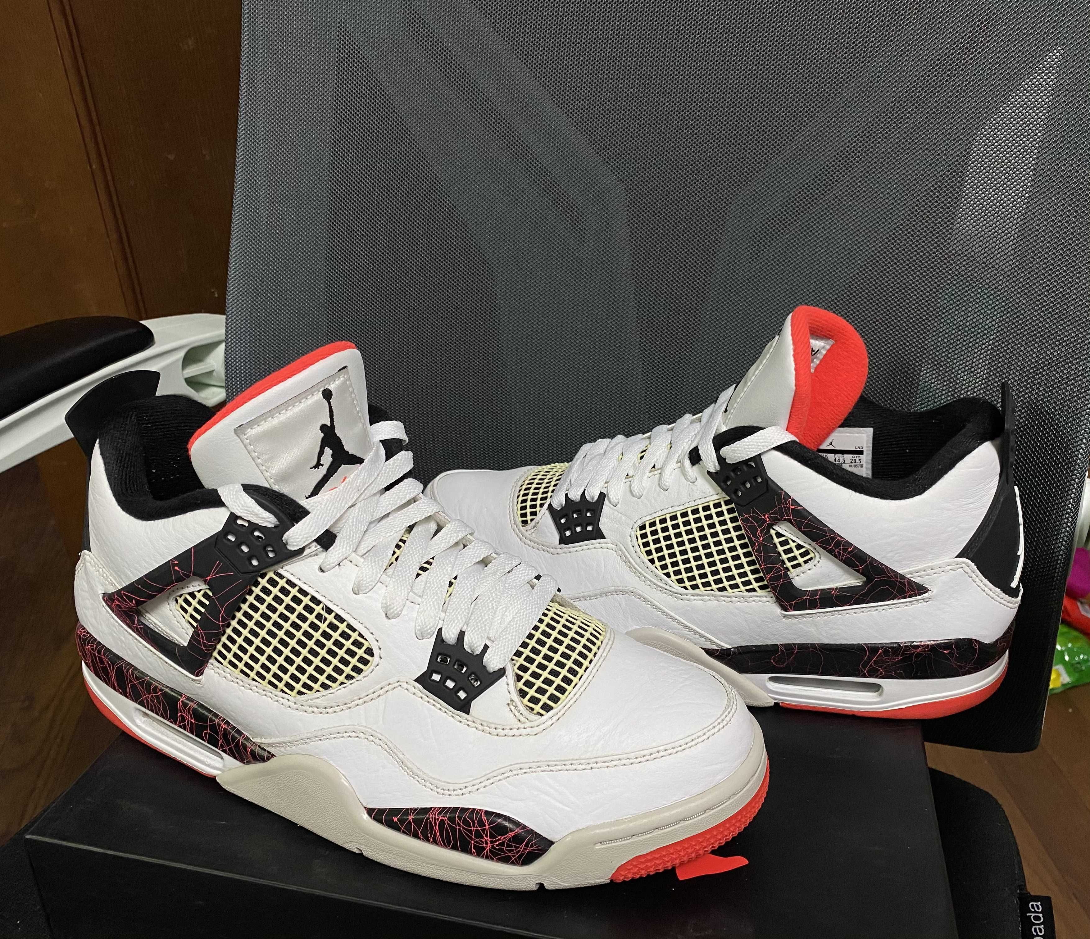 Nike Air Jordan 4 Retro "Flight Nostalgia"