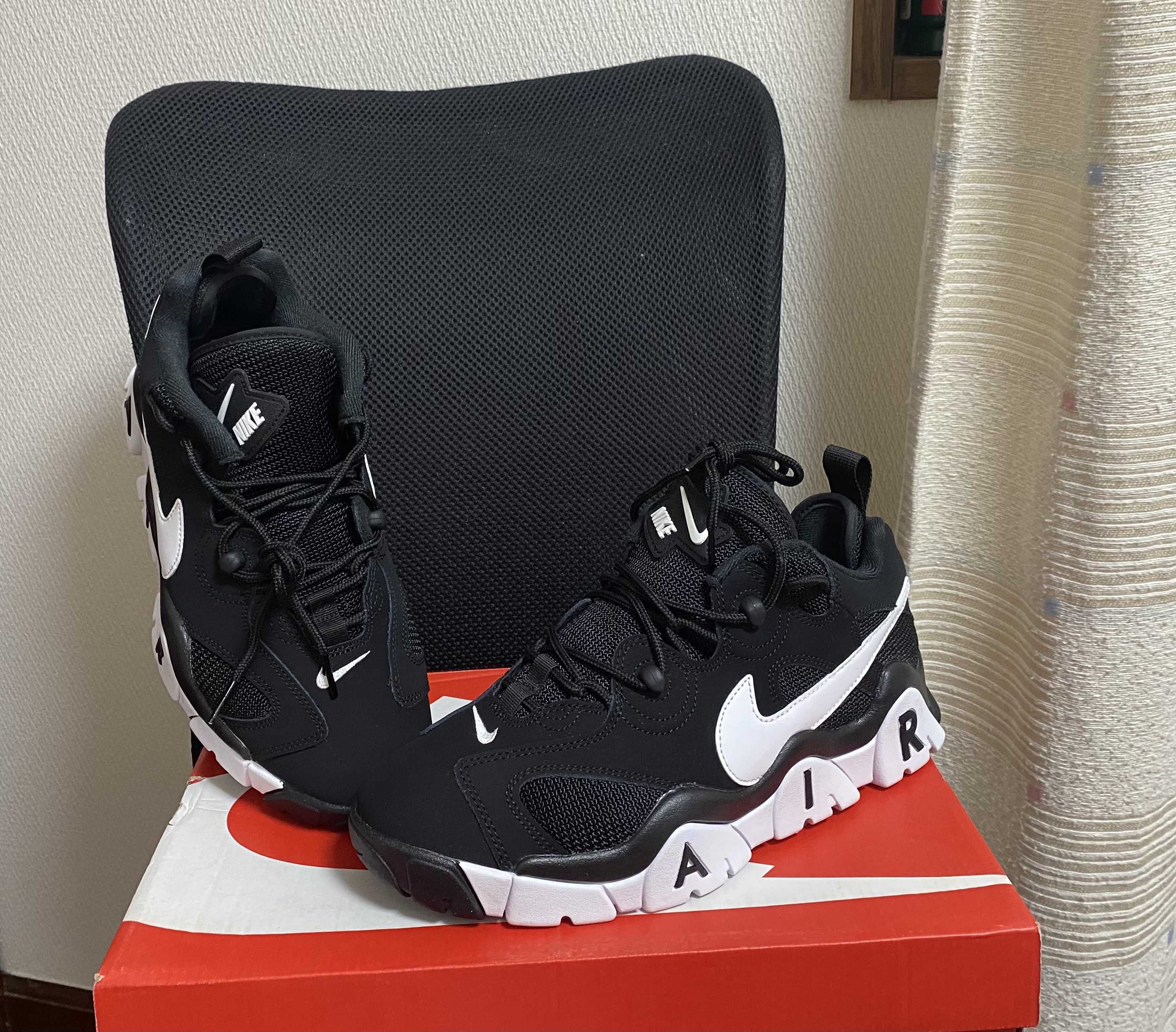 NIKE AIR BARRAGE LOW "BLACK/WHITE"