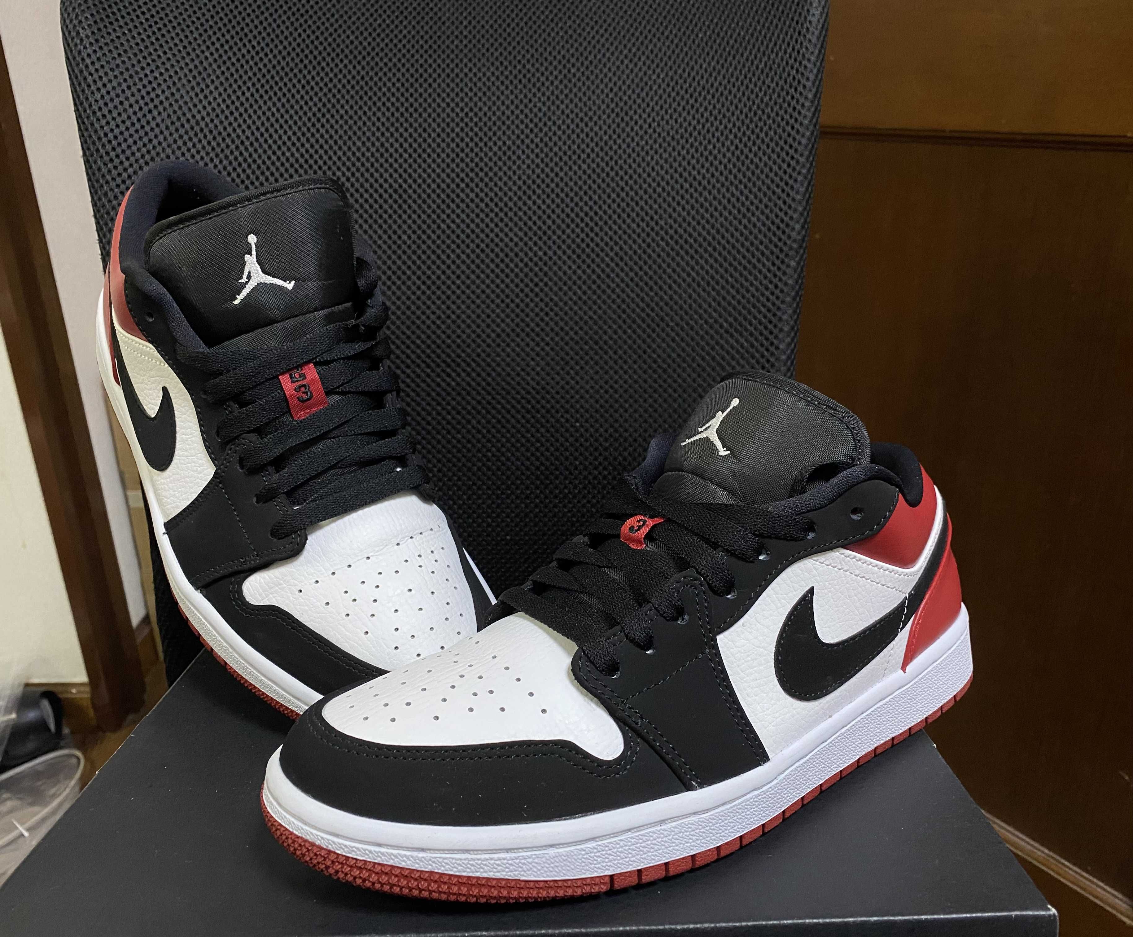 Nike Air Jordan 1 Low "Black Toe"