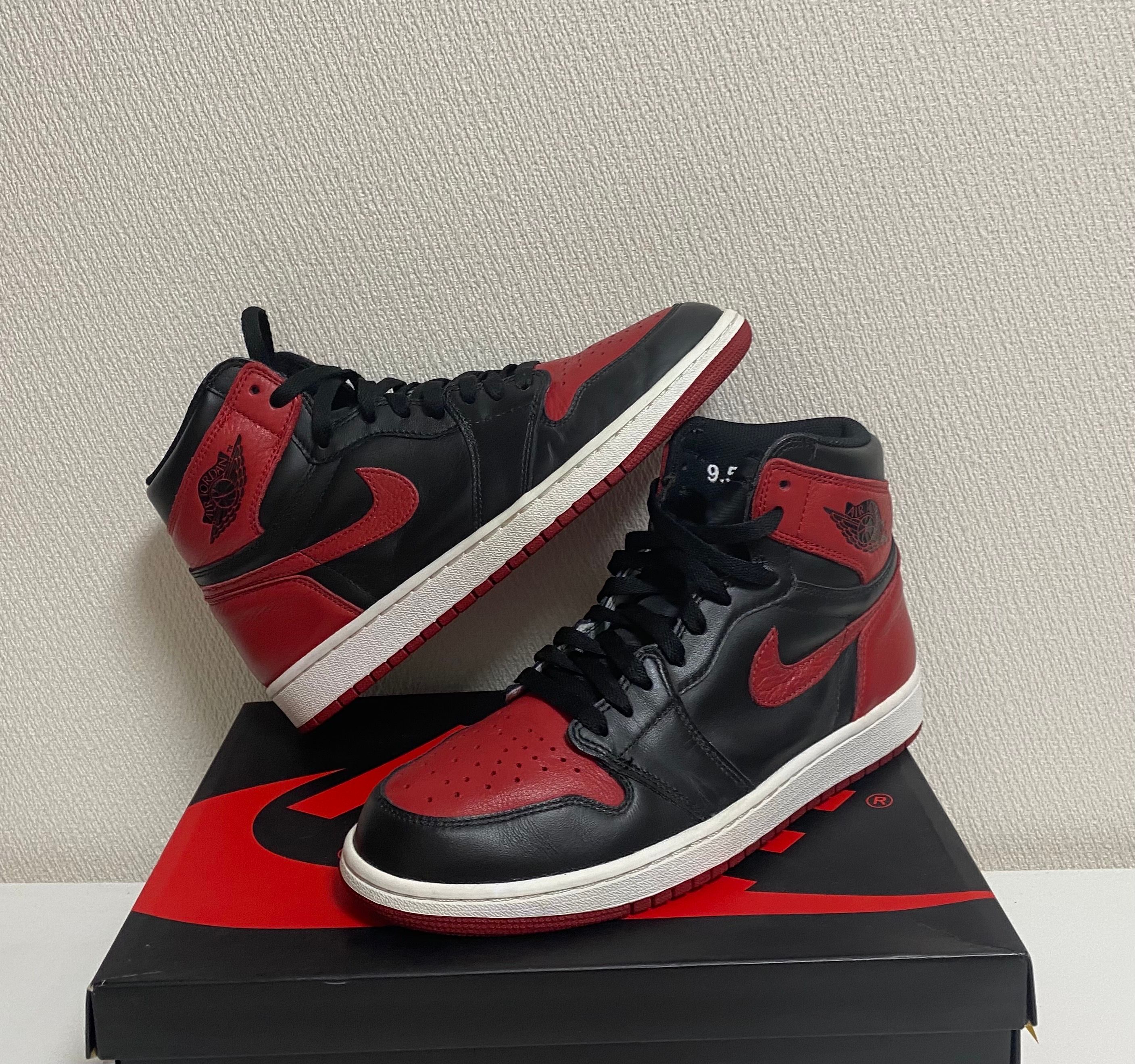 Nike Air Jordan 1 Retro High OG "Bred/Banned" (2016)