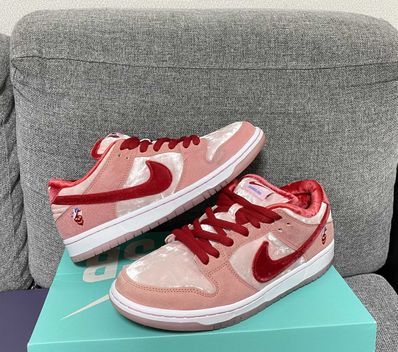 Strangelove × Nike SB Dunk Low "Valentine’s Day"