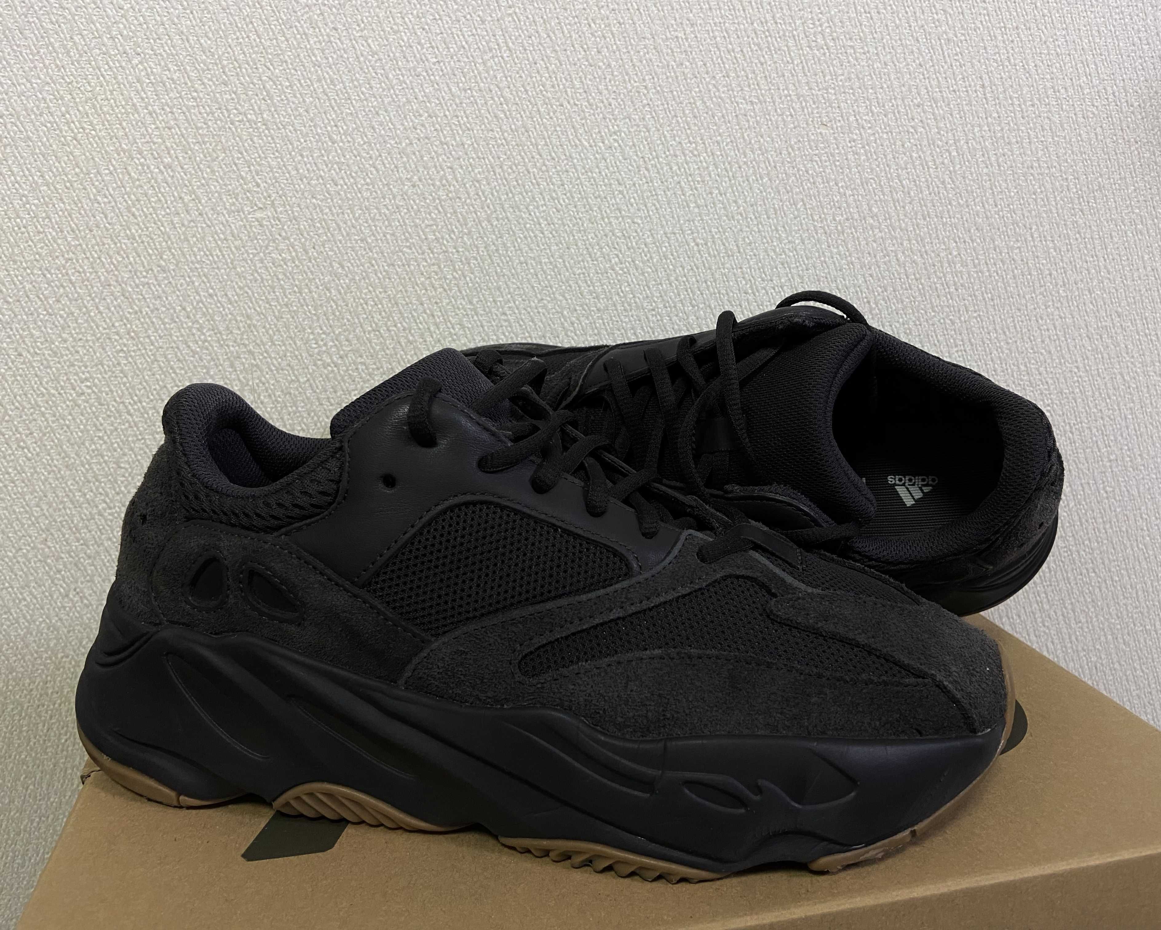adidas YEEZY Boost 700 "Utility Black"