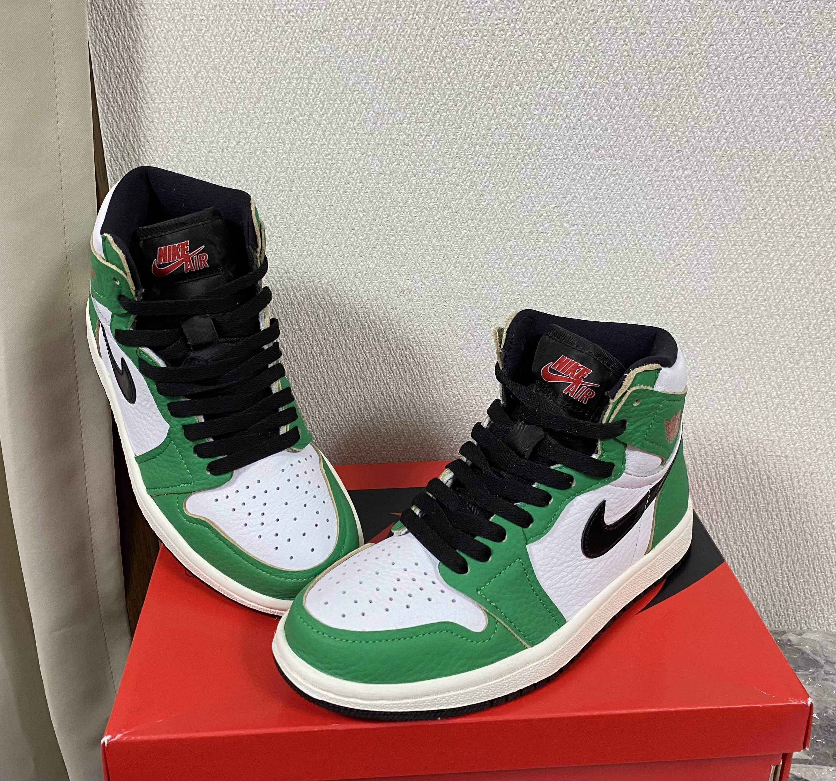 Nike Women's Air Jordan 1 High OG "Lucky Green/White-Sail-Black"