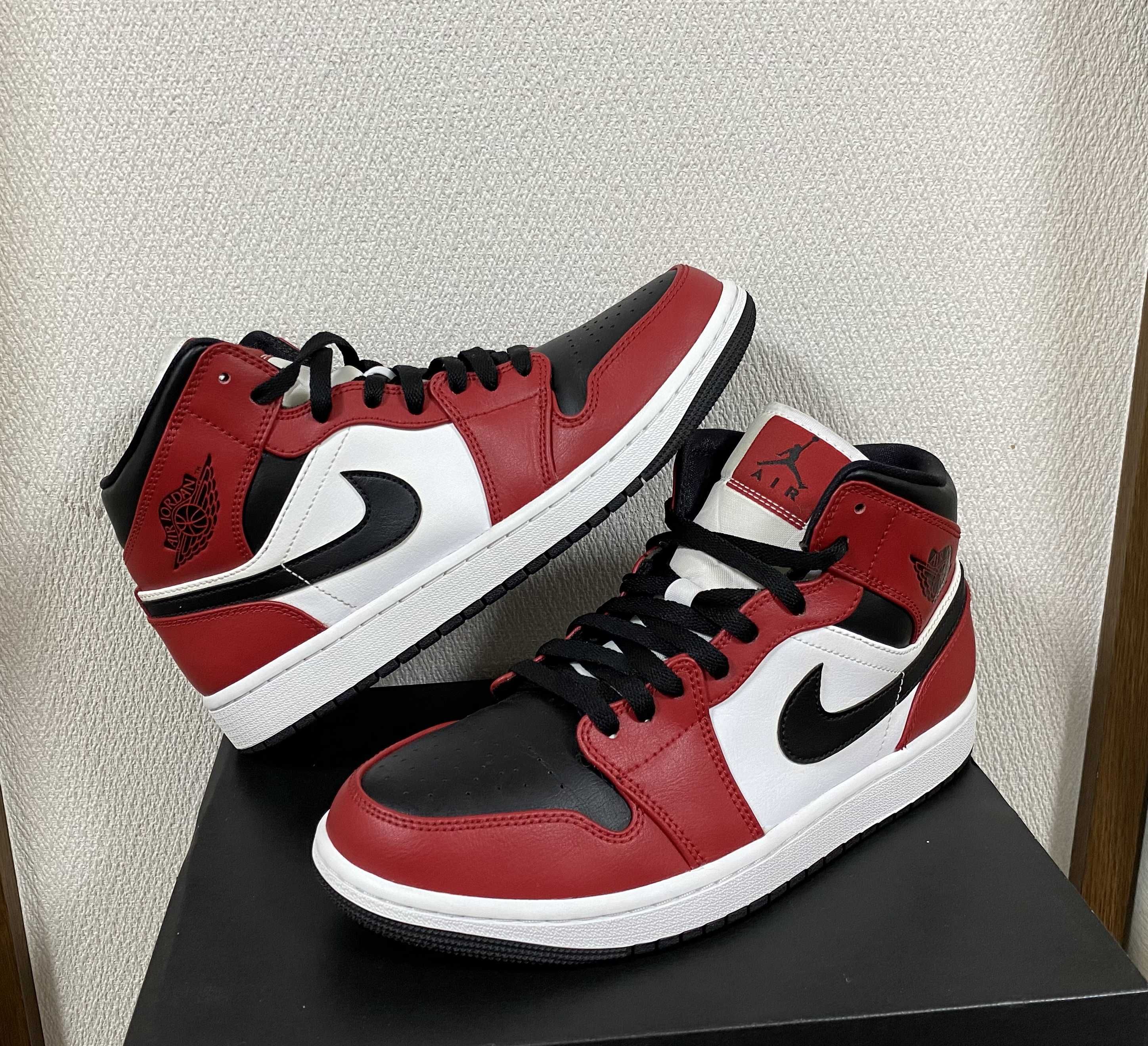 Nike Air Jordan 1 Mid "Chicago Black Toe"