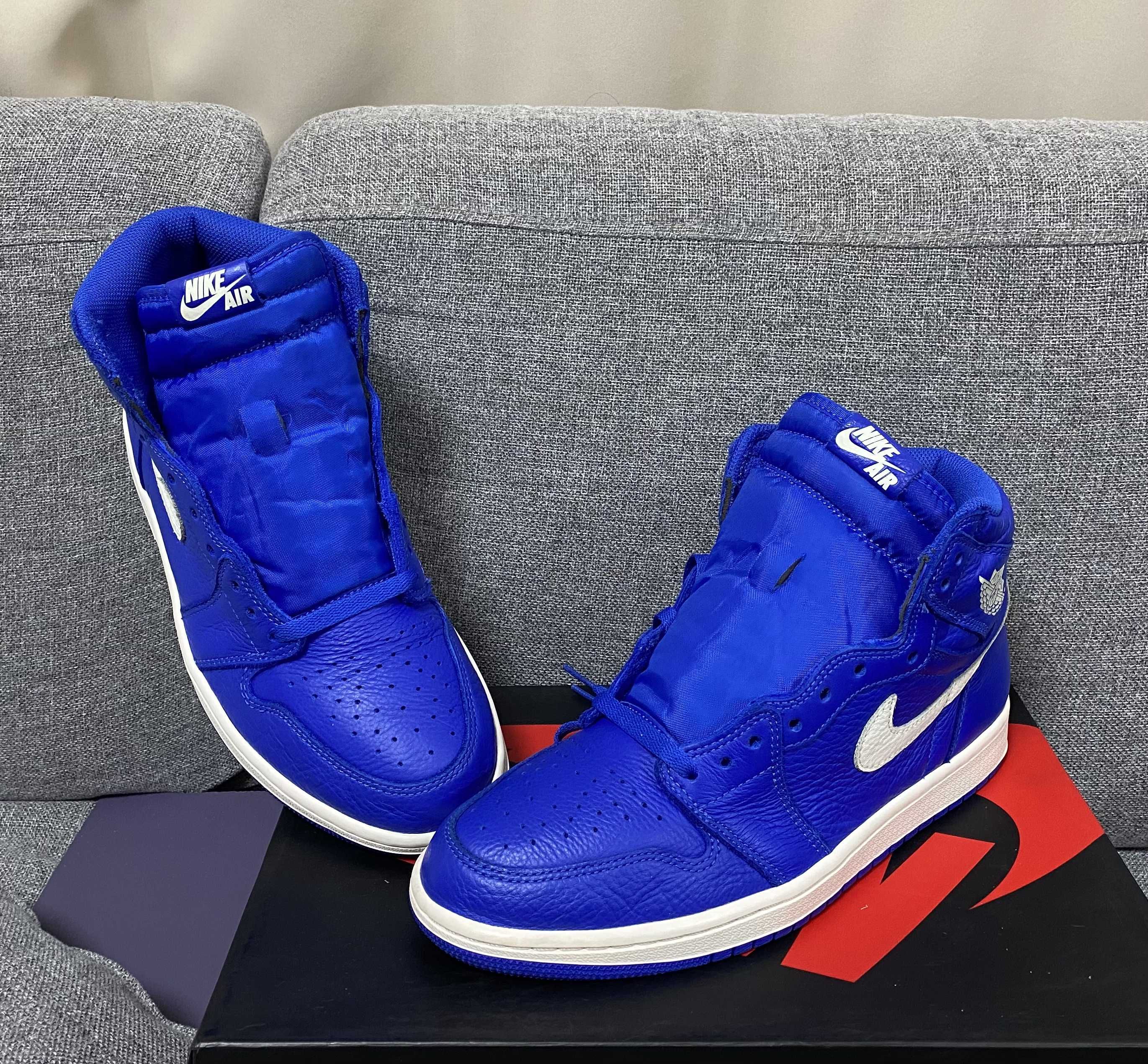 NIKE AIR JORDAN 1 RETRO HIGH "HYPER ROYAL"