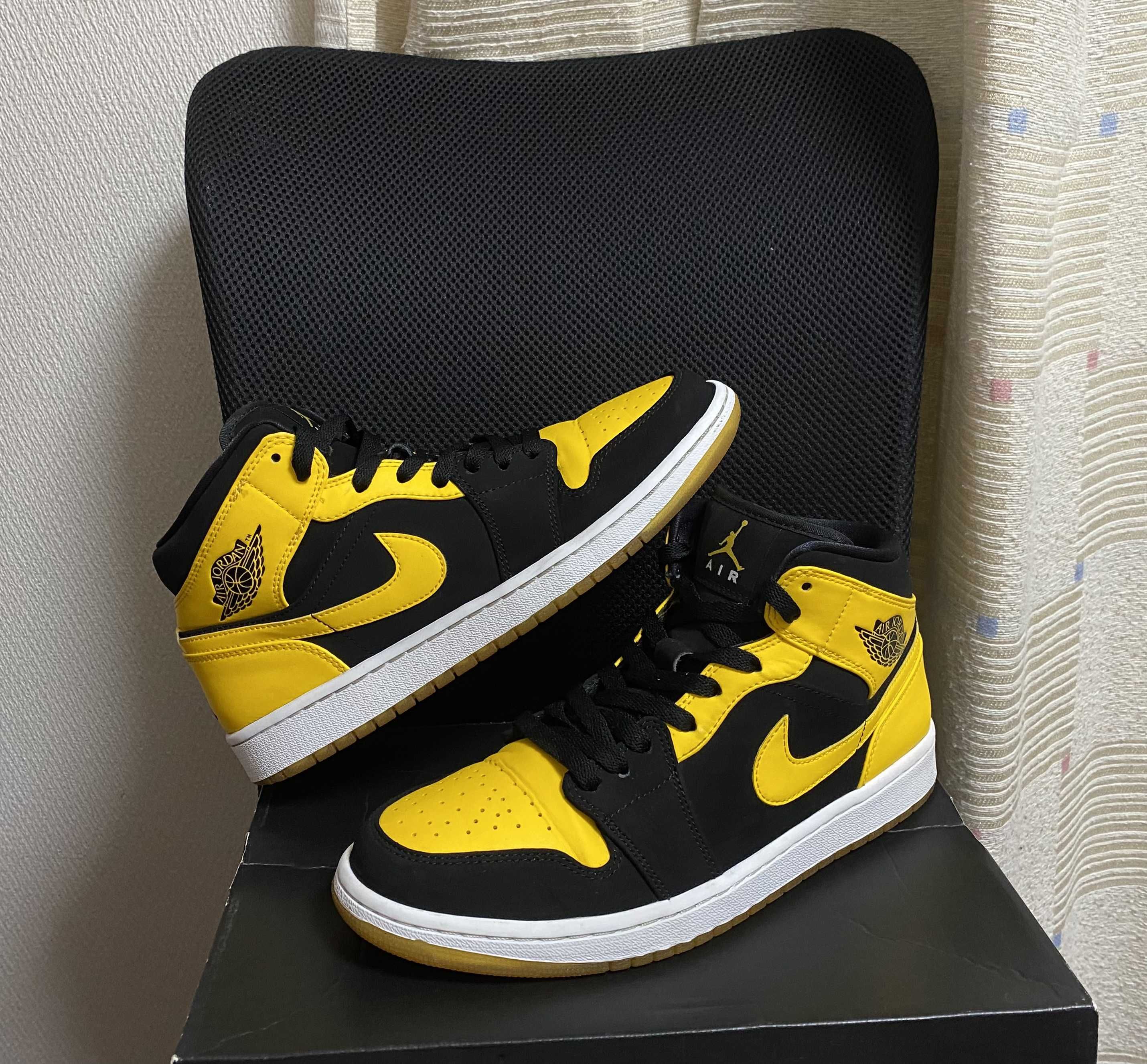 Nike Air Jordan 1 Retro Mid "New Love" (2017)