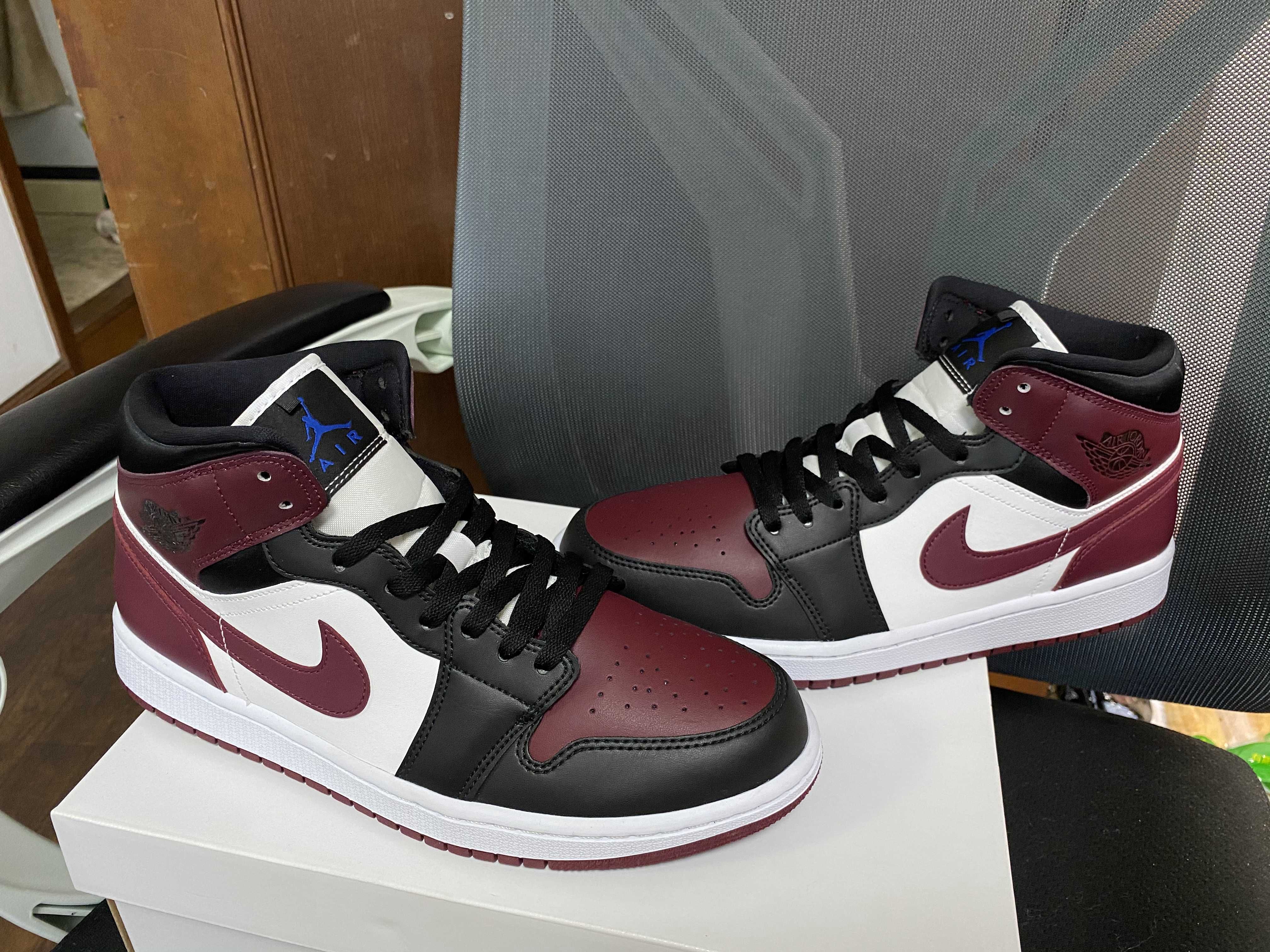 NIKE Women's AIR JORDAN 1 MID "DARK BEETROOT"