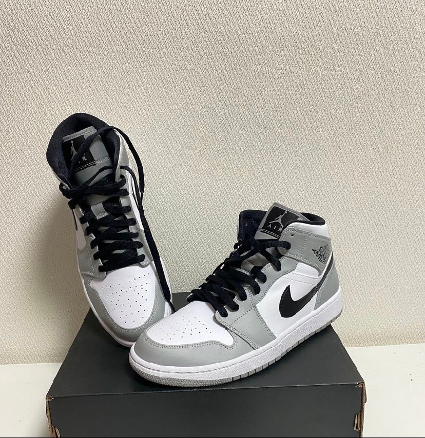 Nike Air Jordan 1 Mid "Light Smoke Grey/White/Black"