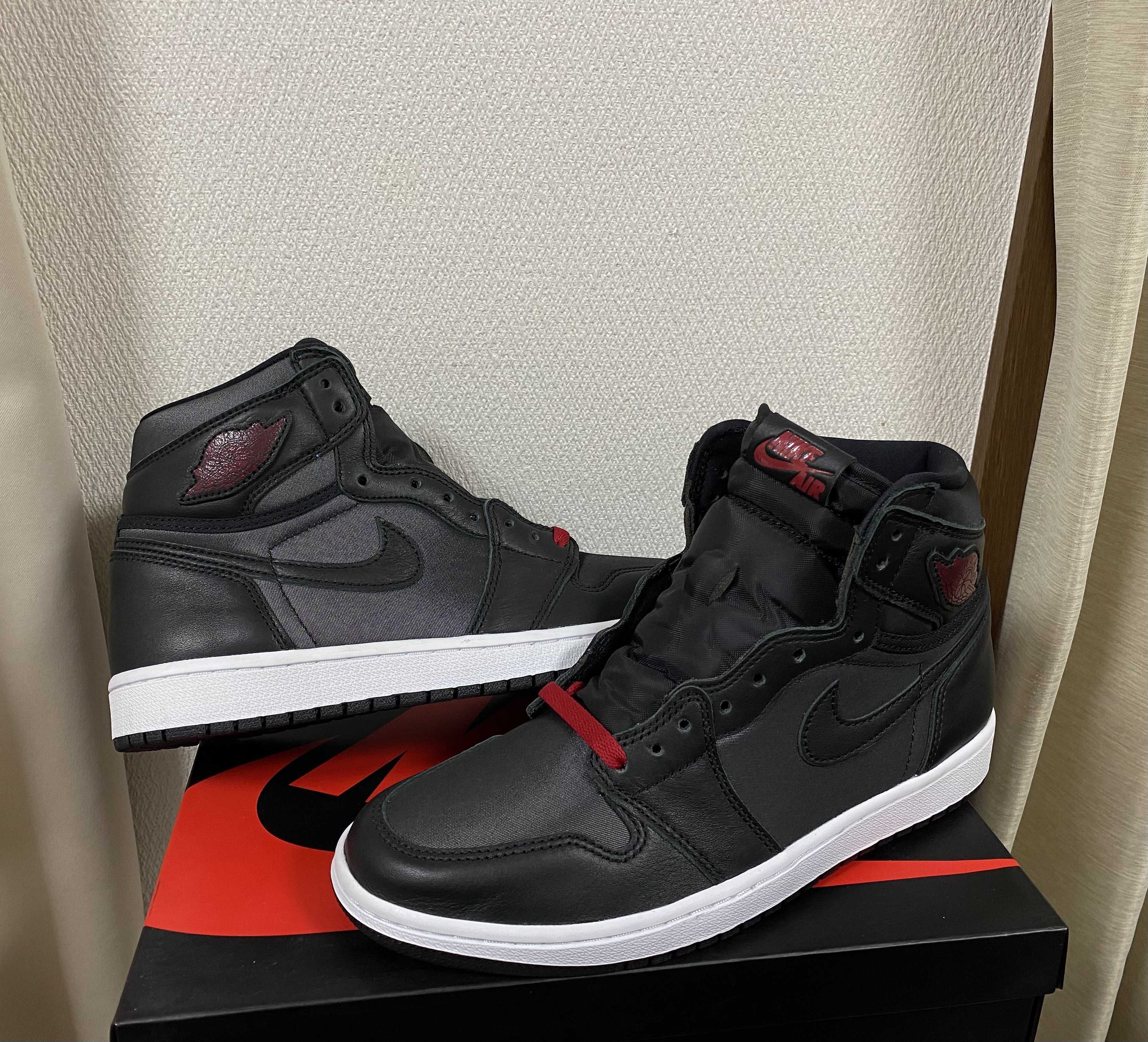 Nike Air Jordan 1 Retro High OG "Black/Metallic Silver/Gym Red"