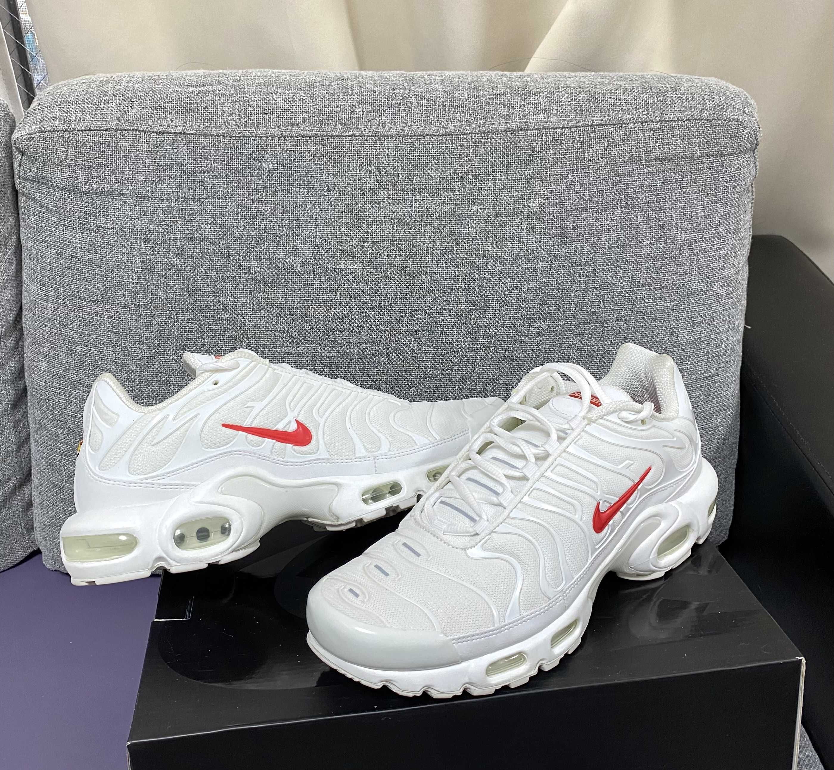 Supreme x Nike Air Max Plus TN "White/Speed Red"