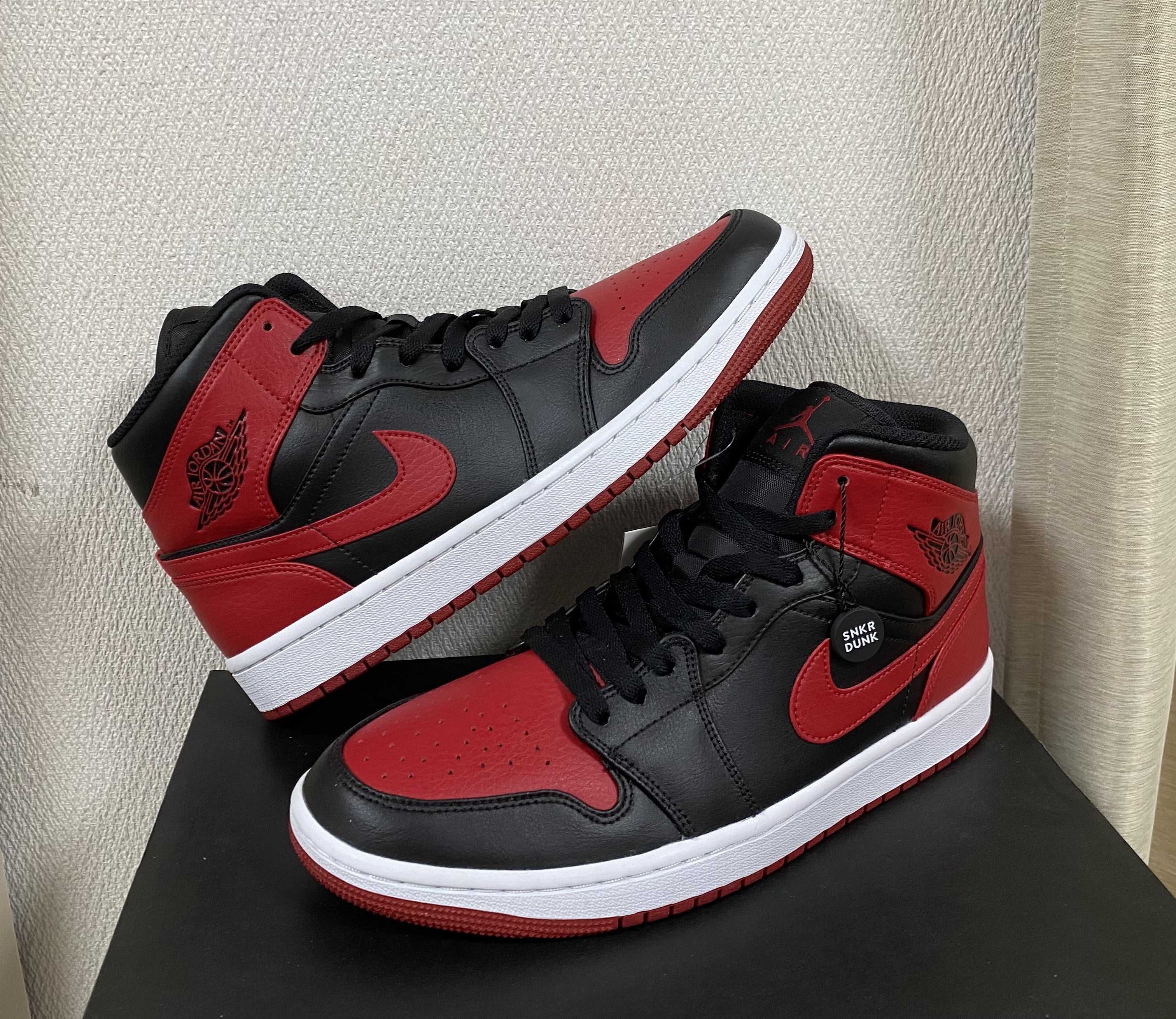 Nike Air Jordan 1 Mid "Bred"