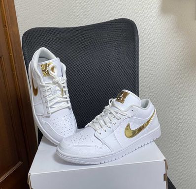 NIKE Women's AIR JORDAN 1 LOW SE "WHITE/GOLD"