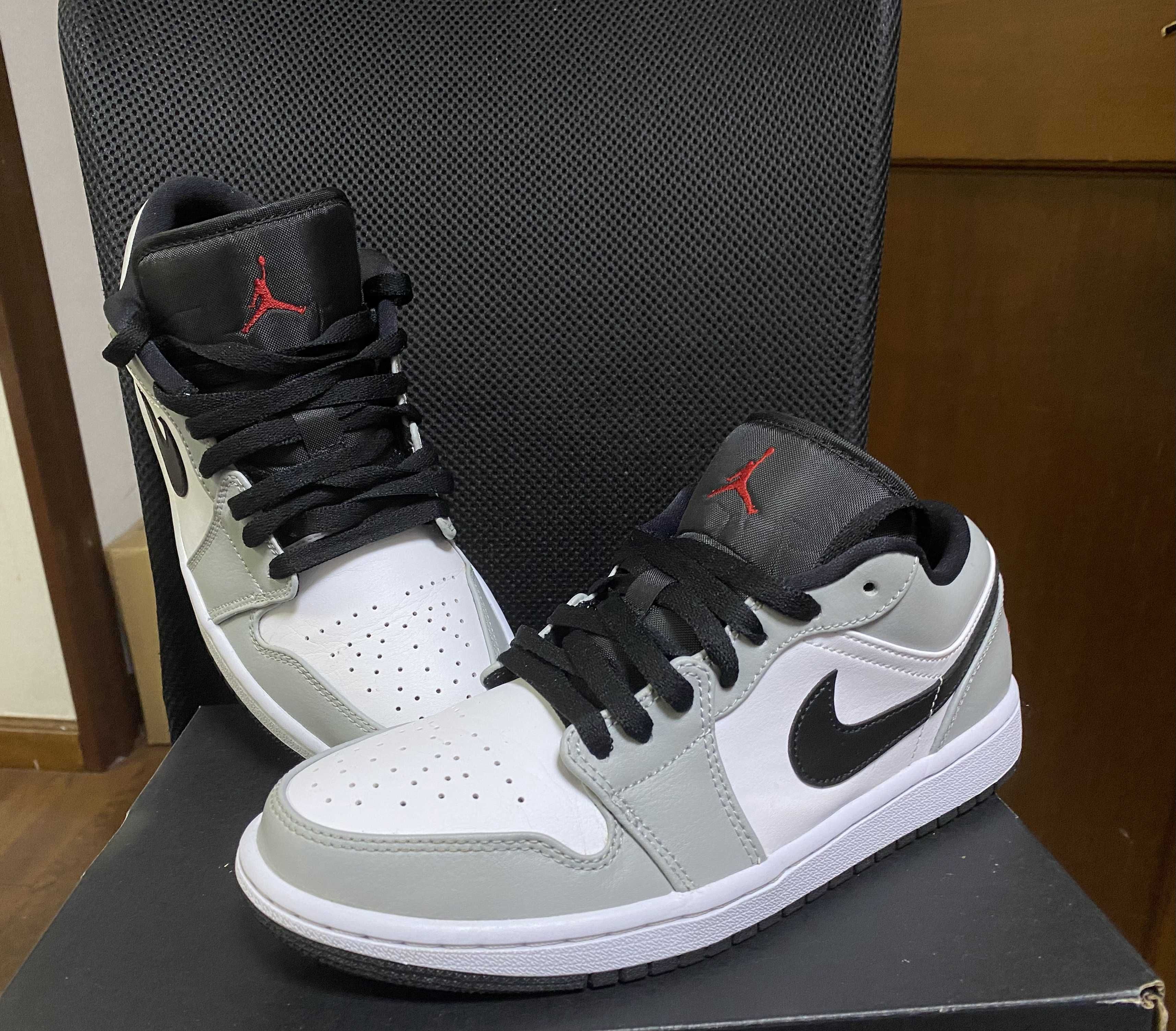 NIKE AIR JORDAN 1 LOW "LIGHT SMOKE GREY"