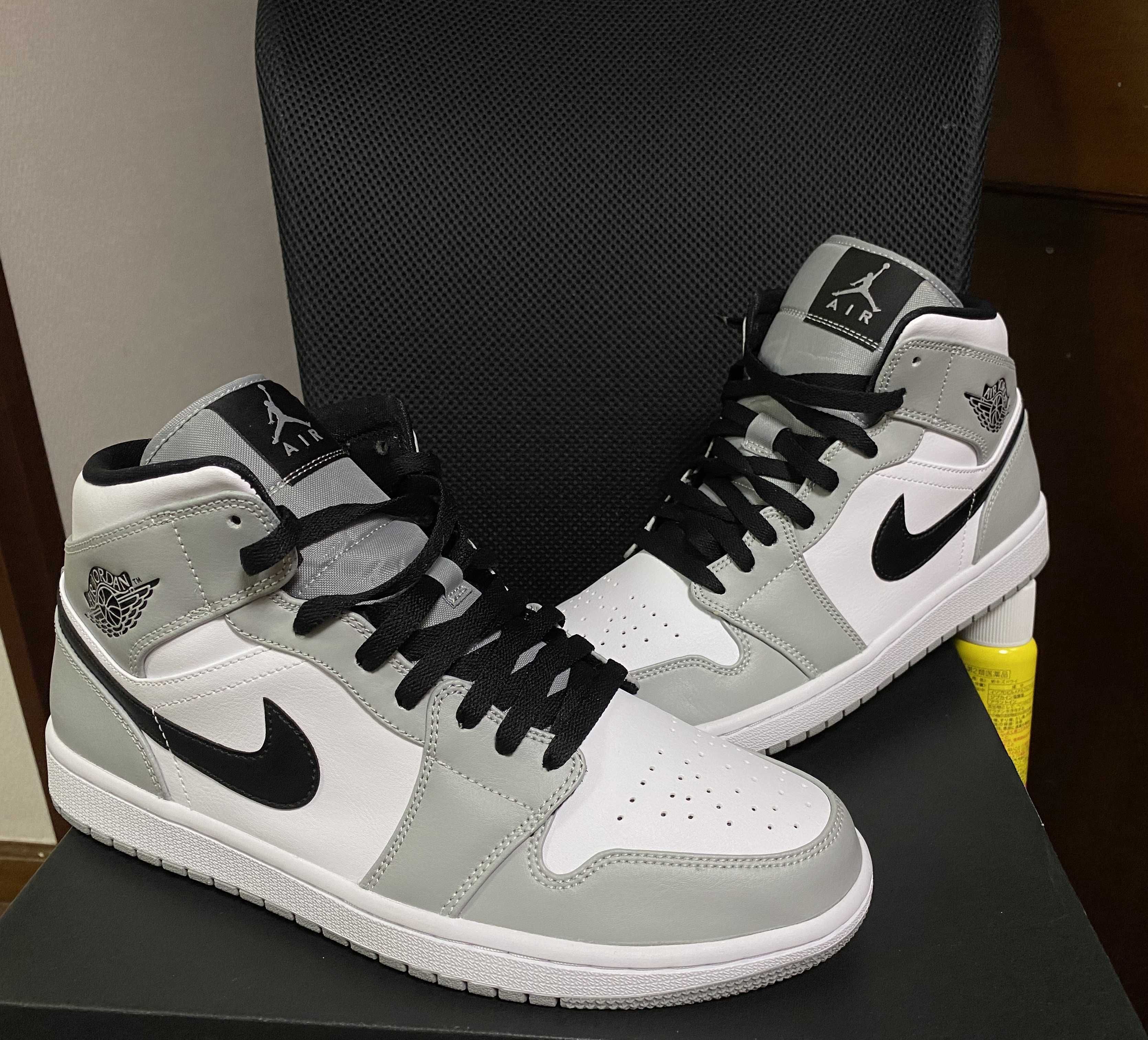 Nike Air Jordan 1 Mid "Light Smoke Grey/White/Black"