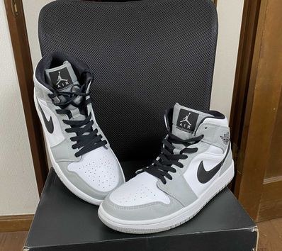 Nike Air Jordan 1 Mid "Light Smoke Grey/White/Black"