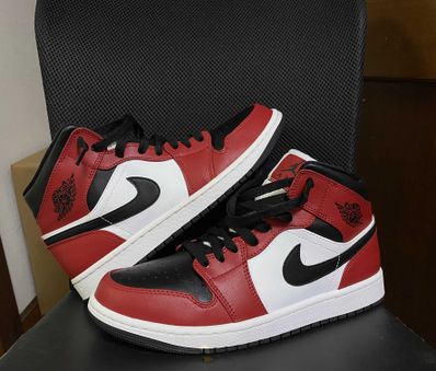 Nike Air Jordan 1 Mid "Chicago Black Toe"