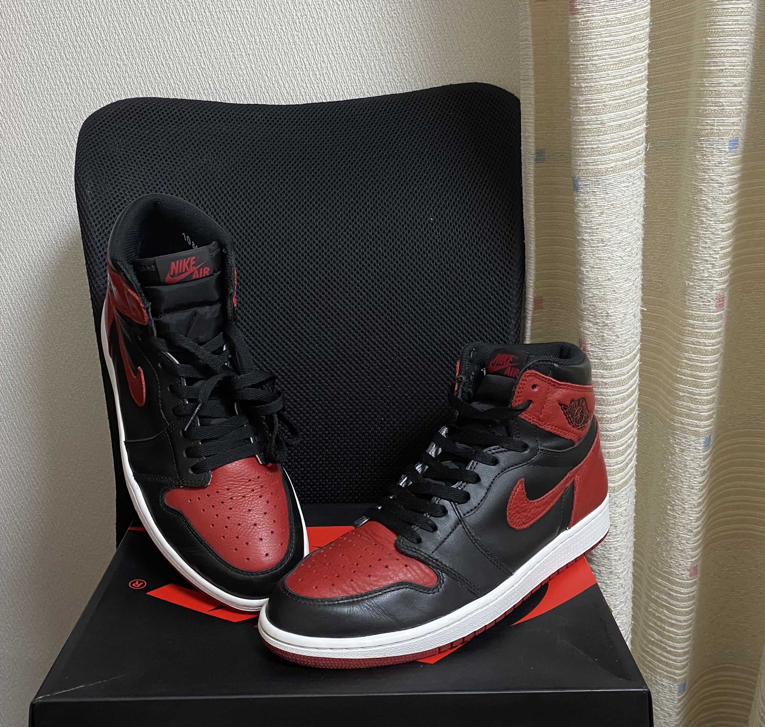 Nike Air Jordan 1 Retro High OG "Bred/Banned" (2016)