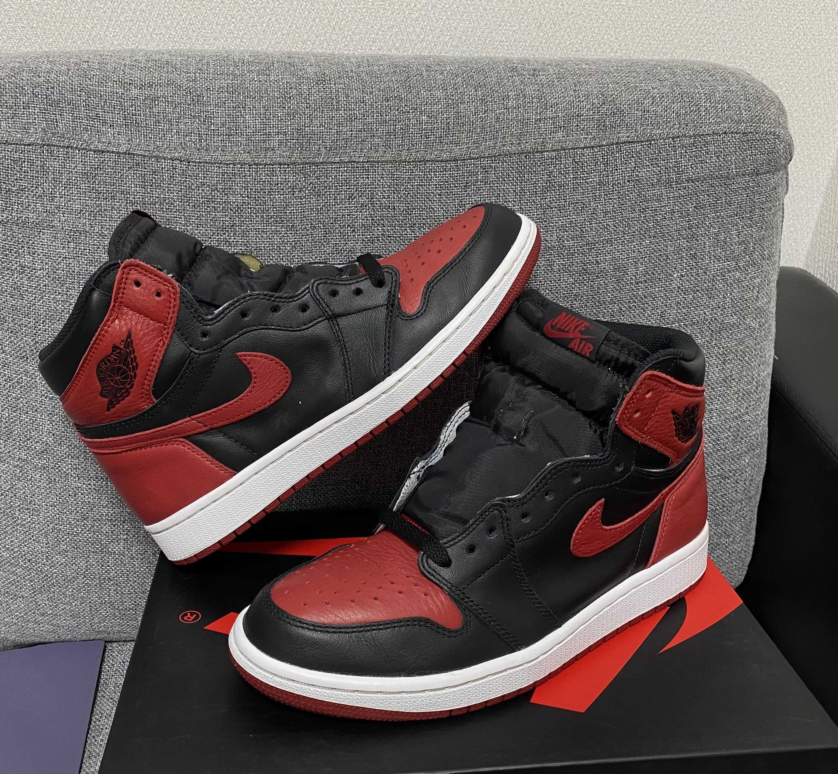 Nike Air Jordan 1 Retro High OG "Bred/Banned" (2016)