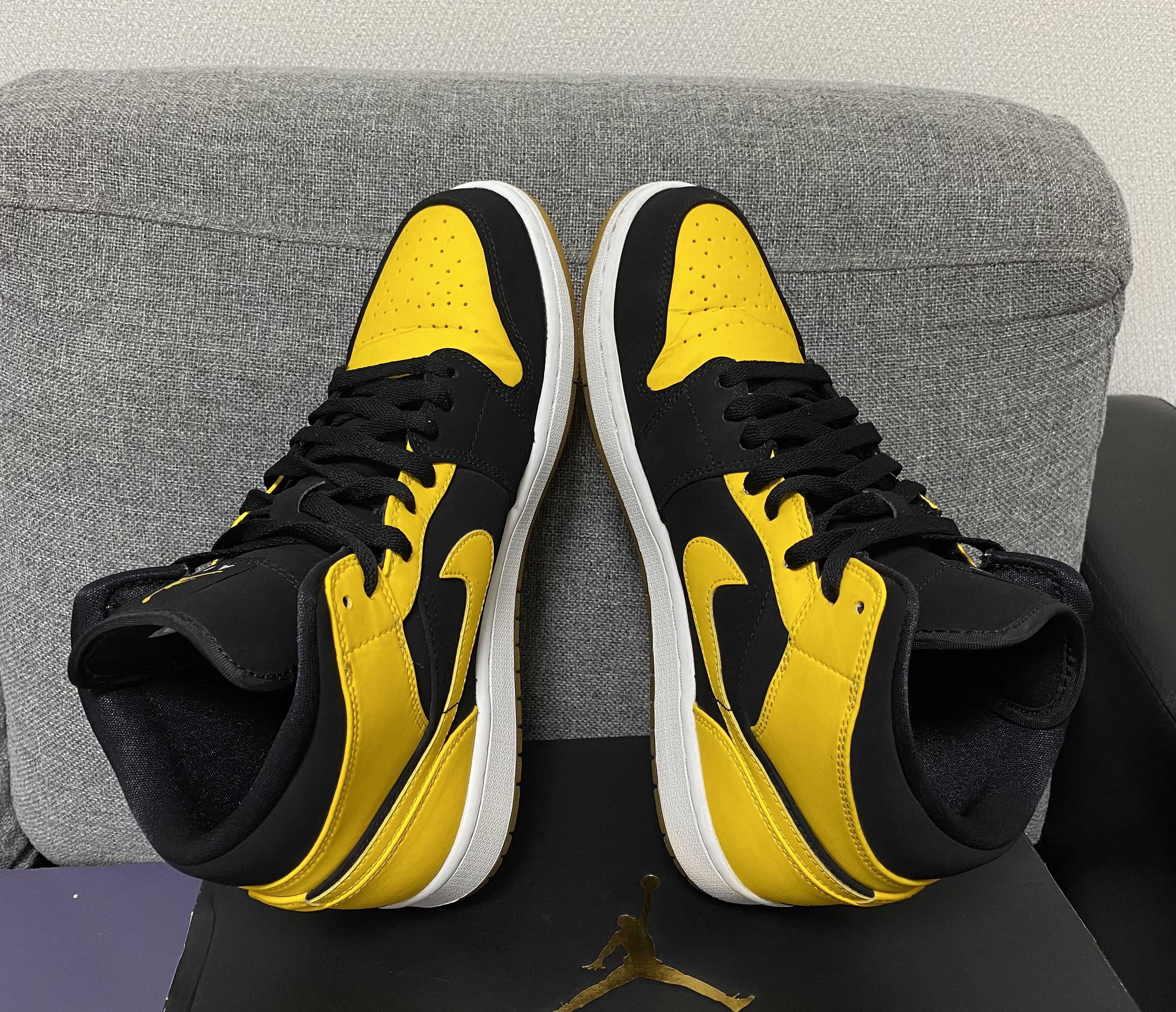 Nike Air Jordan 1 Retro Mid "New Love" (2017)