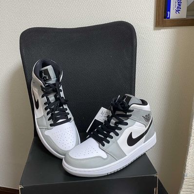 Nike Air Jordan 1 Mid "Light Smoke Grey/White/Black"