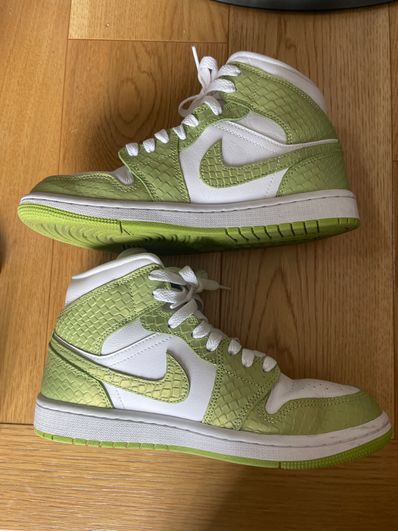 Nike Women's Air Jordan 1 Mid SE "Vivid Green Snakeskin"