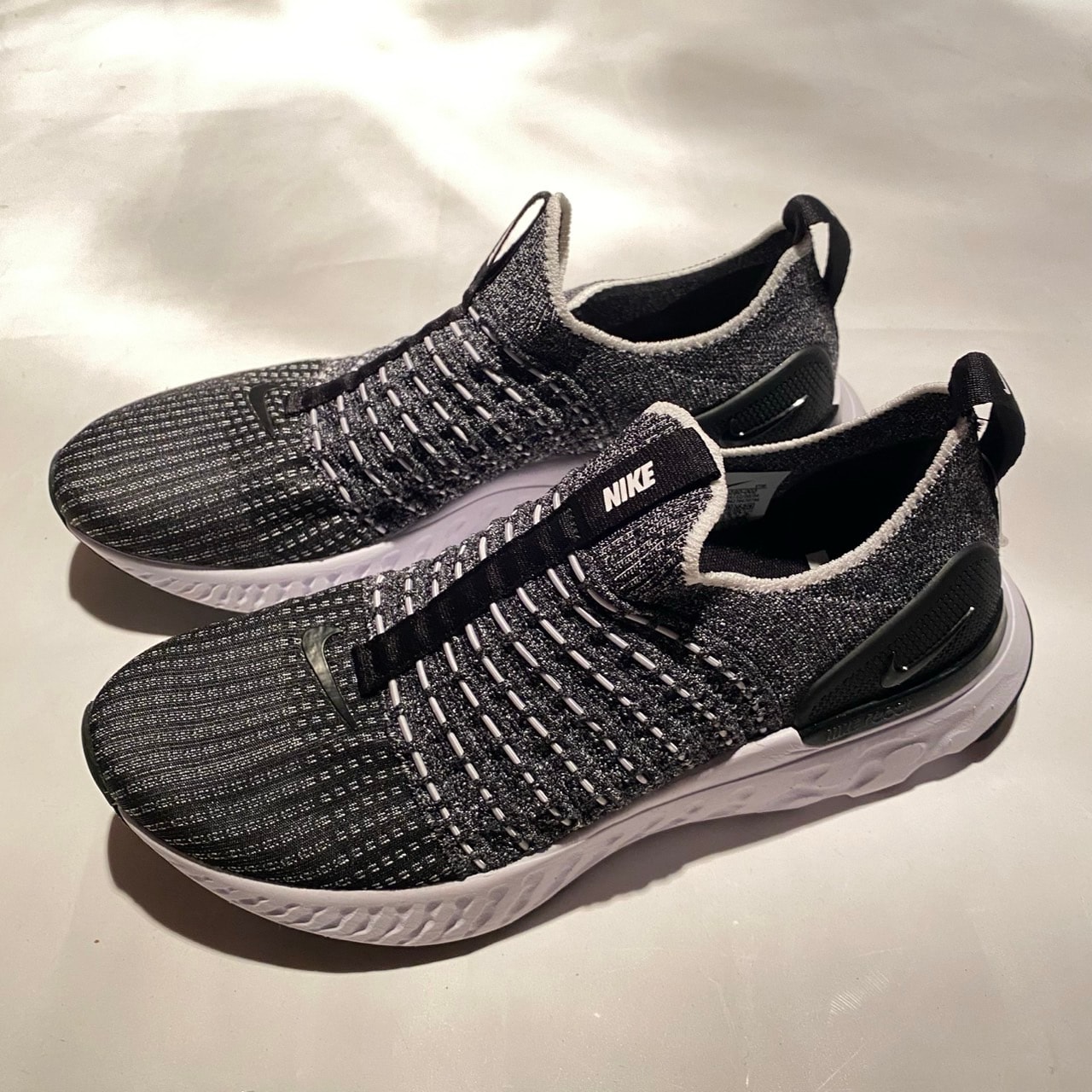 Nike Women's React Phantom Run Flyknit 2 "Black/White"