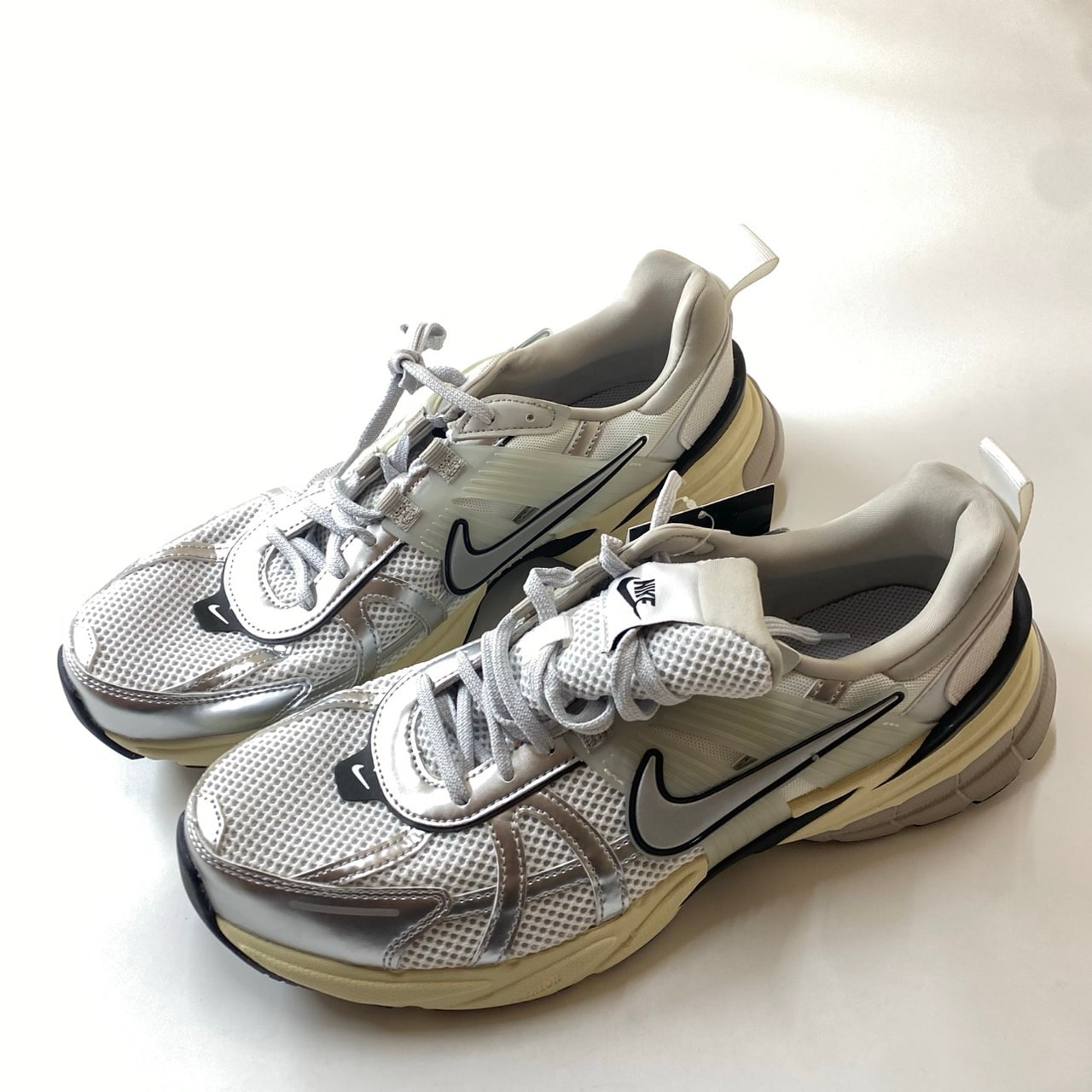 Nike V2K Run "Summit White/Pure Platinum/Light Iron All/Metallic Silver"