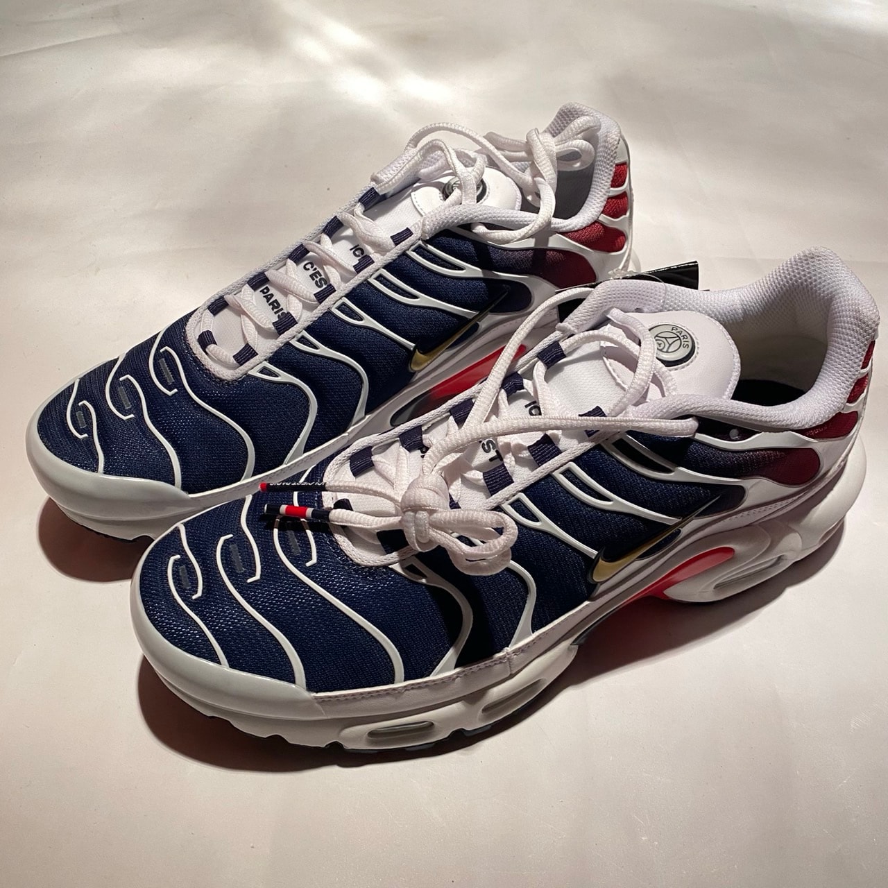 Paris Saint-Germain (PSG) × Nike Air Max Plus "White/Midnight Navy/University Red/Metallic Gold"